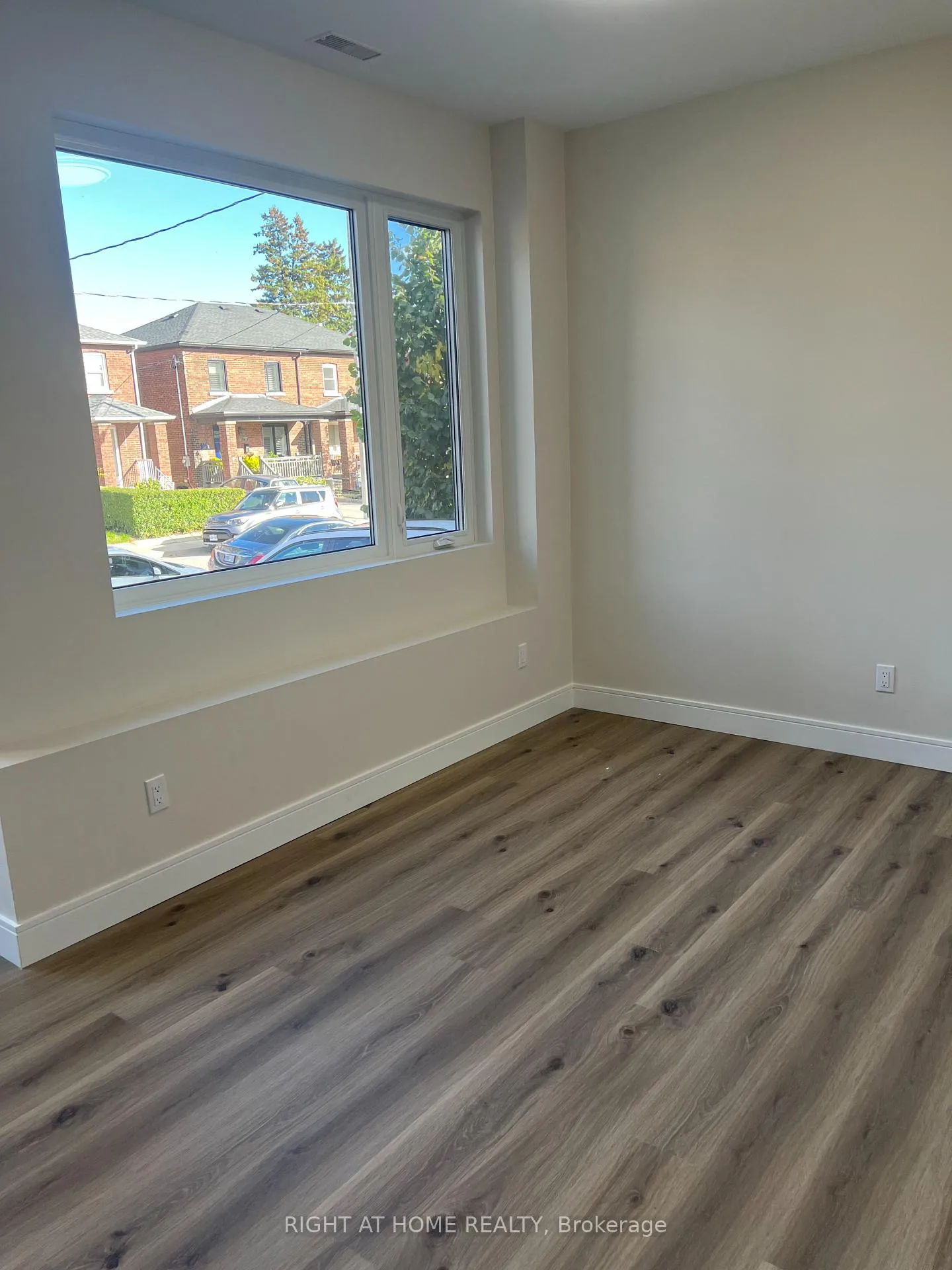 Photo 10 of Unit 1, 32 Cadorna Avenue, Toronto, Danforth Village-East York — HOMEH