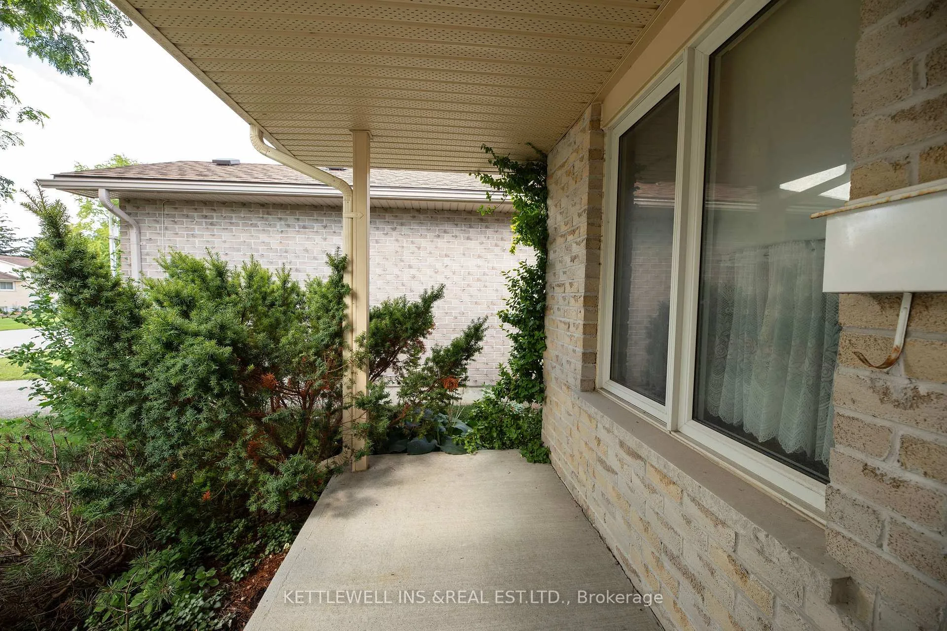 Photo 2 of 163 Maitland Street, Strathroy-Caradoc, NW — HOMEH