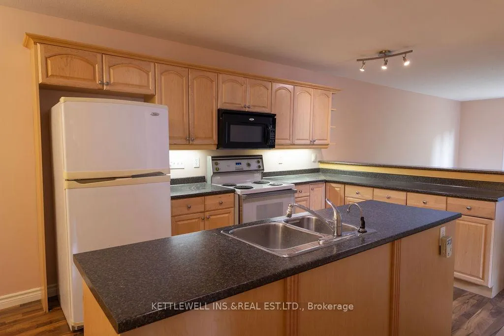 Photo 3 of 163 Maitland Street, Strathroy-Caradoc, NW — HOMEH