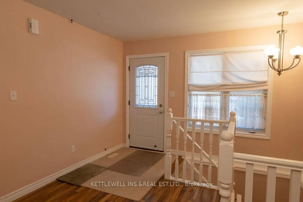 Photo 4 of 163 Maitland Street, Strathroy-Caradoc, NW — HOMEH