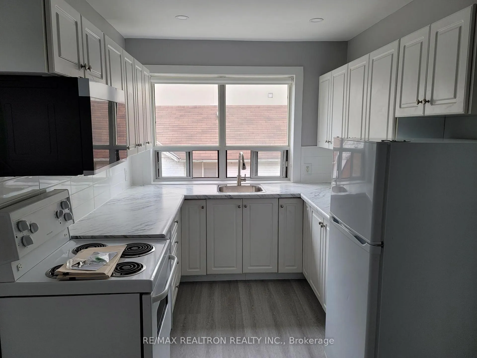 Front of Unit 304, 312 Douglas Avenue