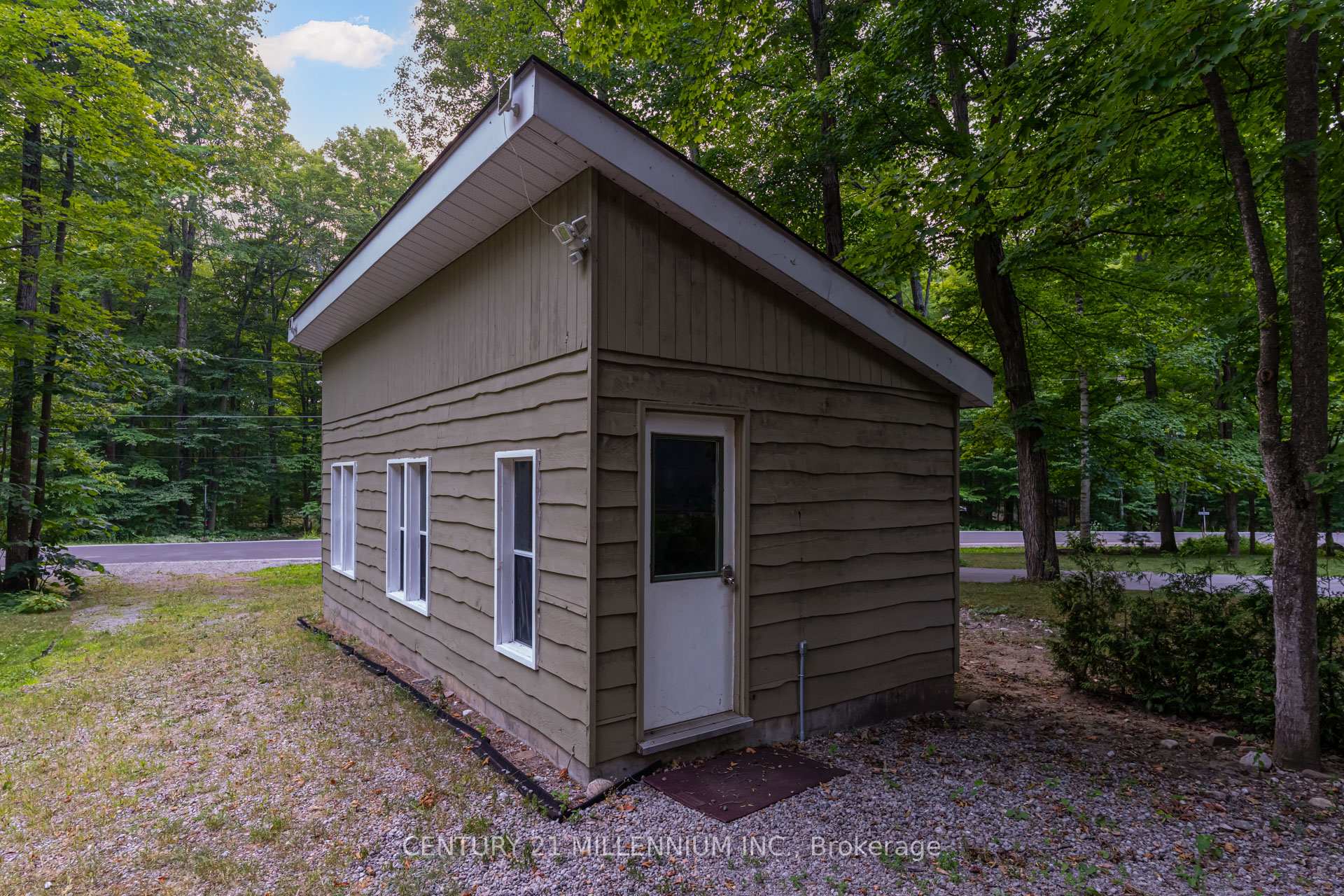 Photo 4 of 105 Silver Birch Drive, Tiny, Rural Tiny — HOMEH