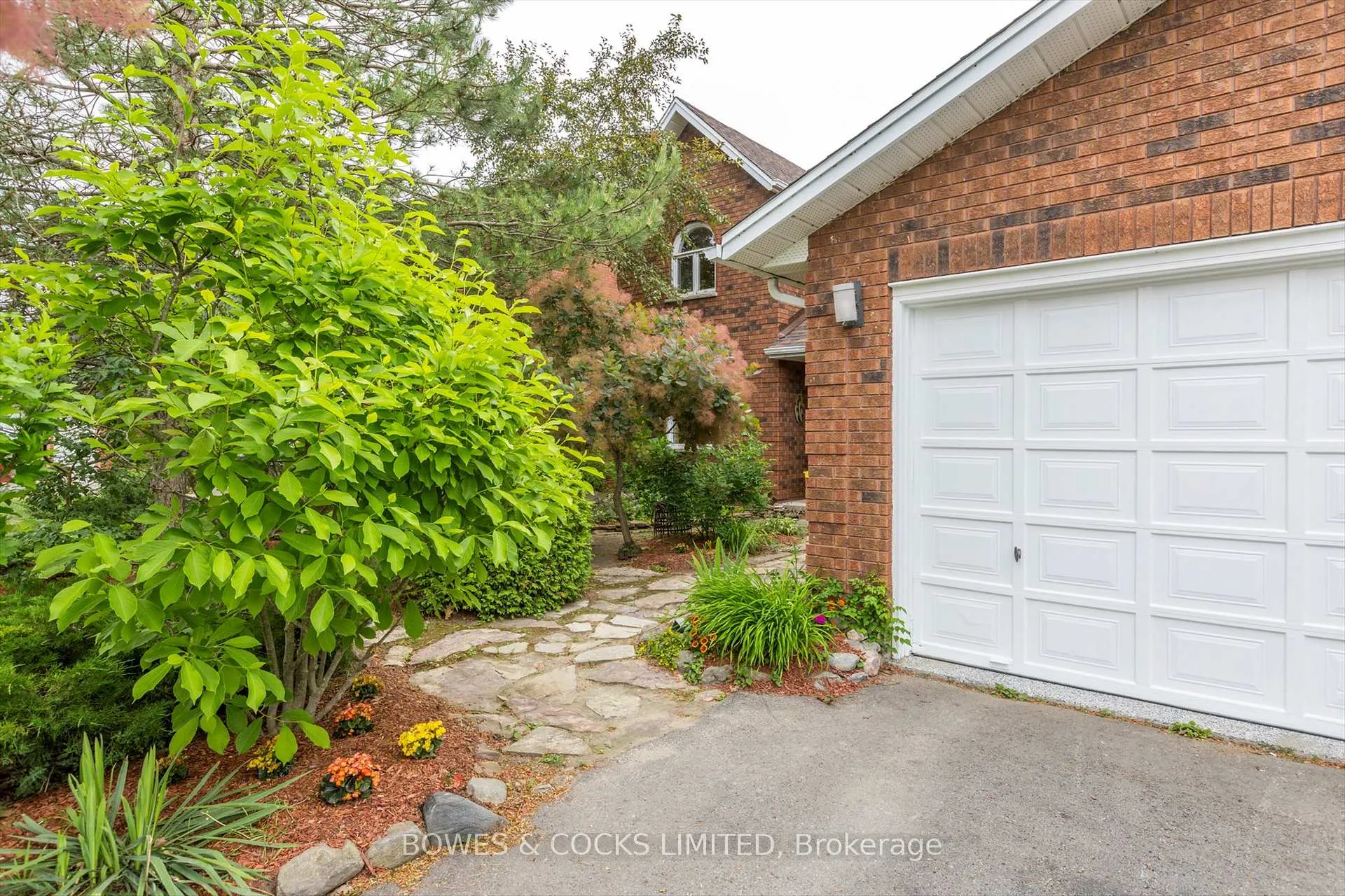 Photo 3 of 1543 Scollard Crescent, Peterborough, Ashburnham Ward 4 — HOMEH