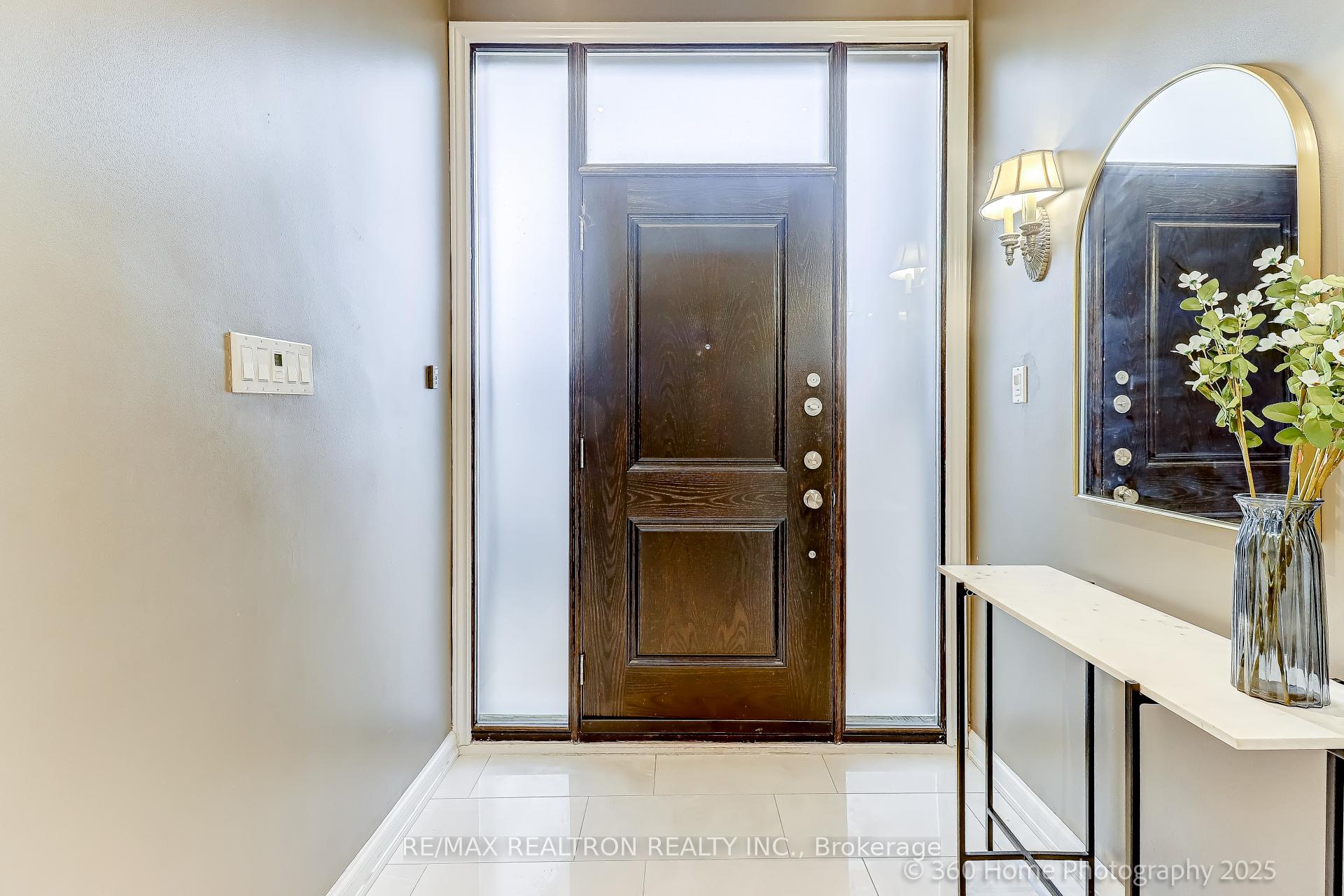 Photo 4 of 81 Sultana Avenue, Toronto, Englemount-Lawrence — HOMEH