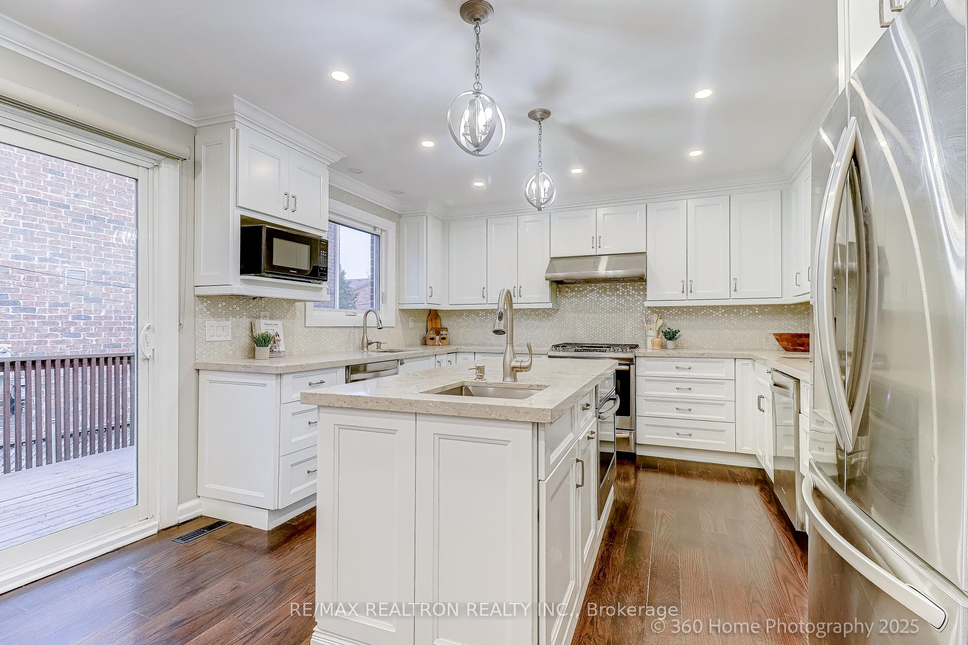Photo 10 of 81 Sultana Avenue, Toronto, Englemount-Lawrence — HOMEH
