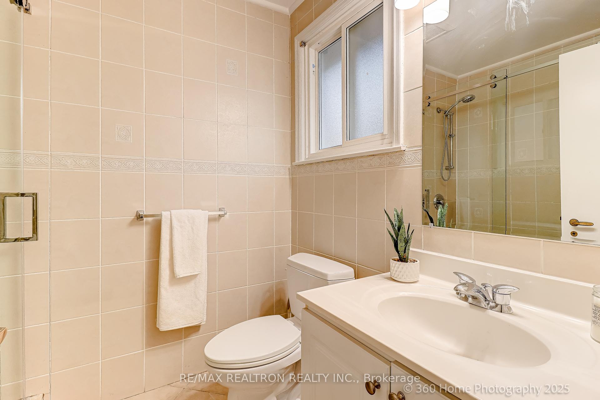 Photo 30 of 81 Sultana Avenue, Toronto, Englemount-Lawrence — HOMEH