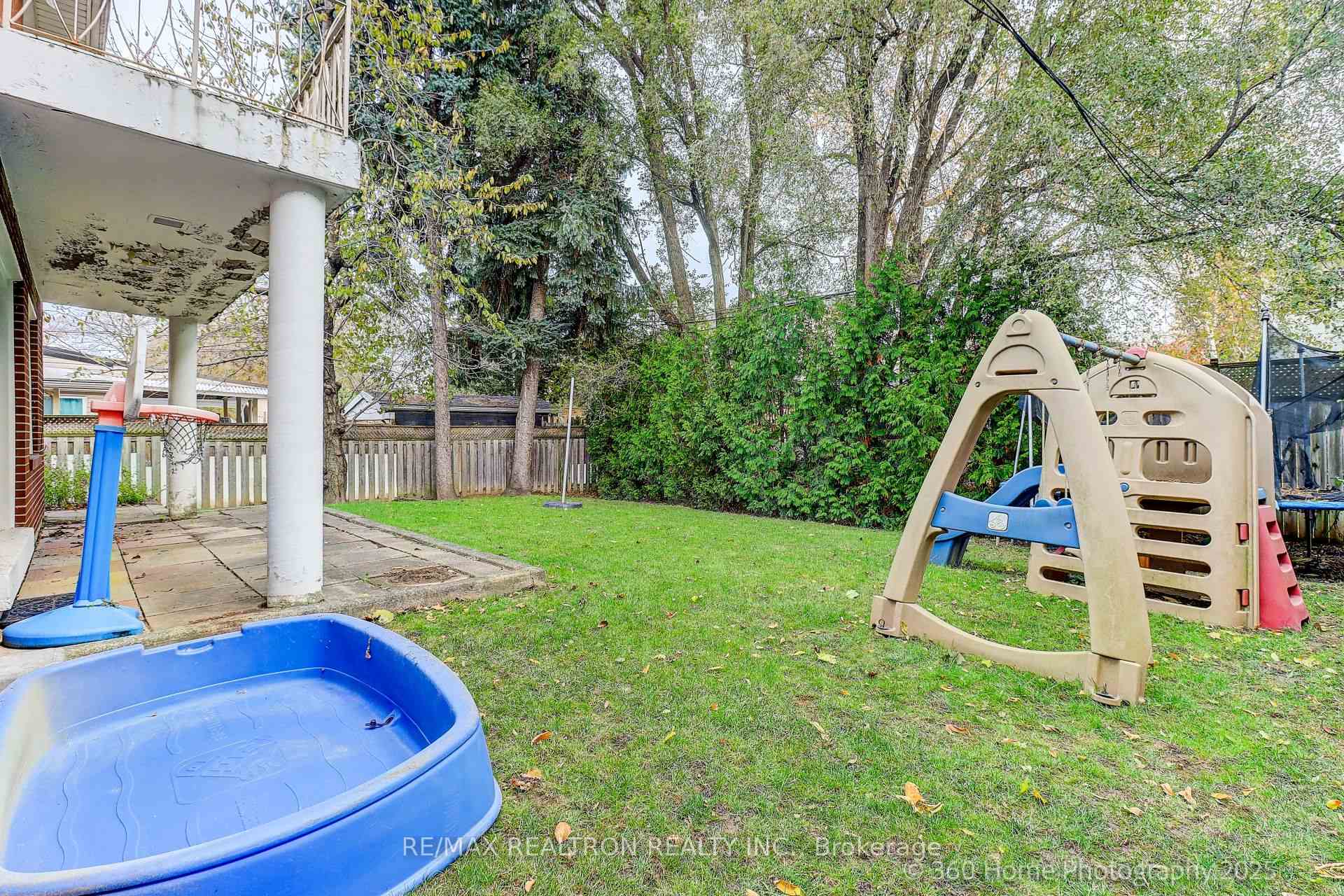 Photo 34 of 81 Sultana Avenue, Toronto, Englemount-Lawrence — HOMEH