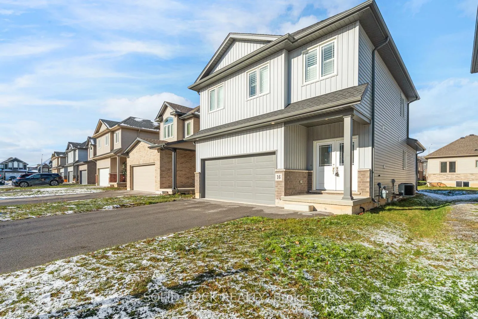 Photo 2 of 16 Bowman Crescent, Thorold, Hurricane/Merrittville — HOMEH