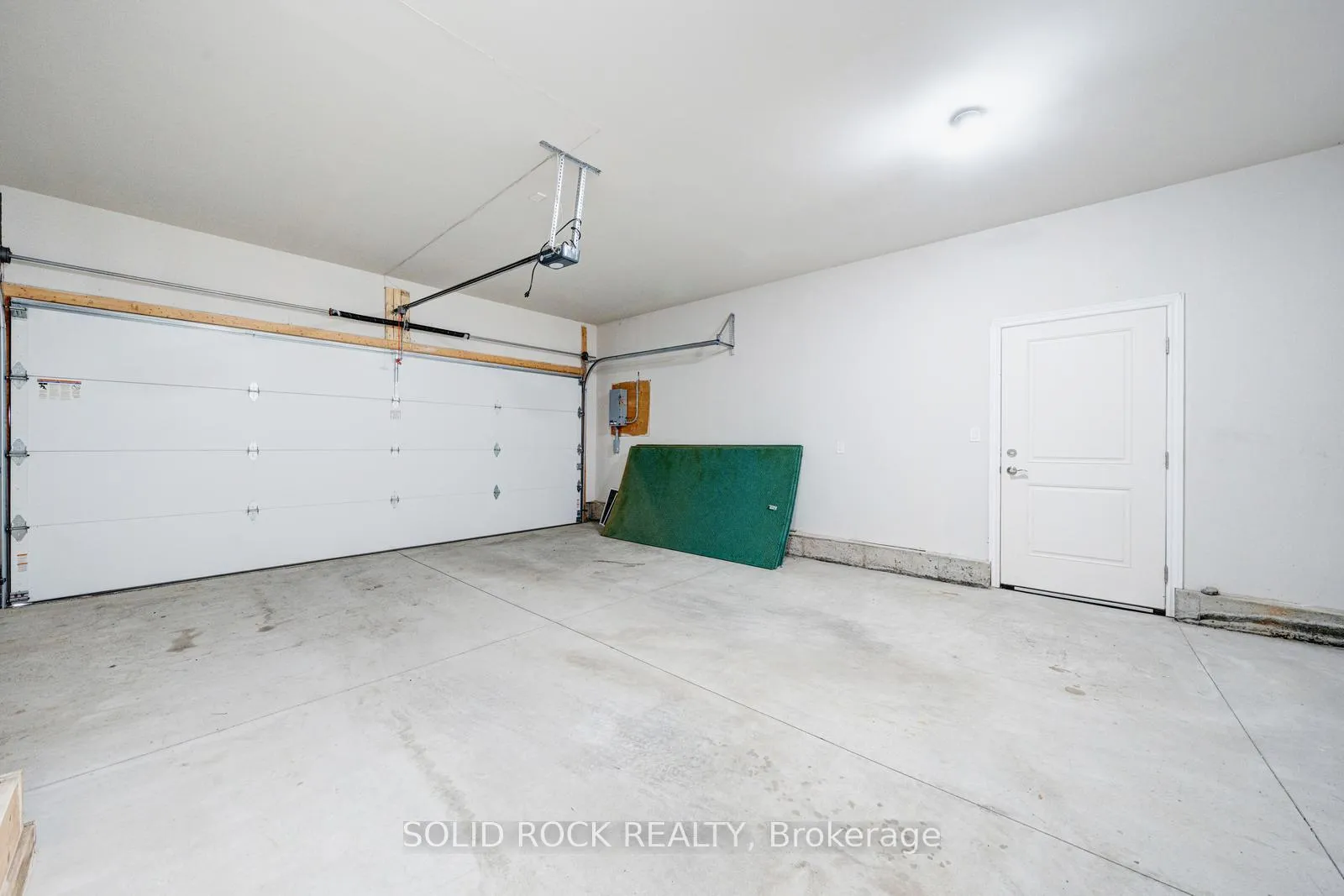 Photo 3 of 16 Bowman Crescent, Thorold, Hurricane/Merrittville — HOMEH