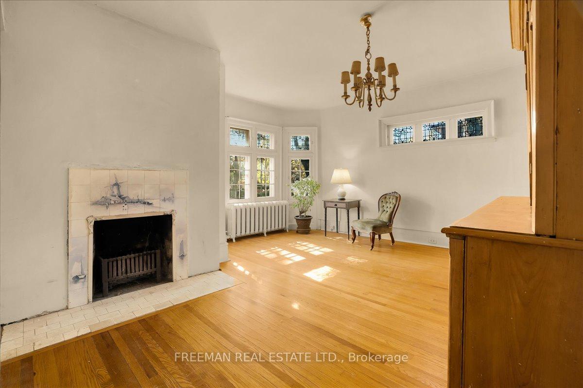 Photo 11 of 74 Chestnut Park Road, Toronto, Rosedale-Moore Park — HOMEH