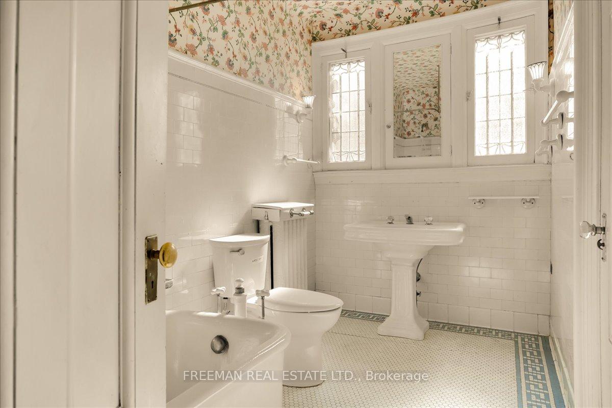 Photo 19 of 74 Chestnut Park Road, Toronto, Rosedale-Moore Park — HOMEH
