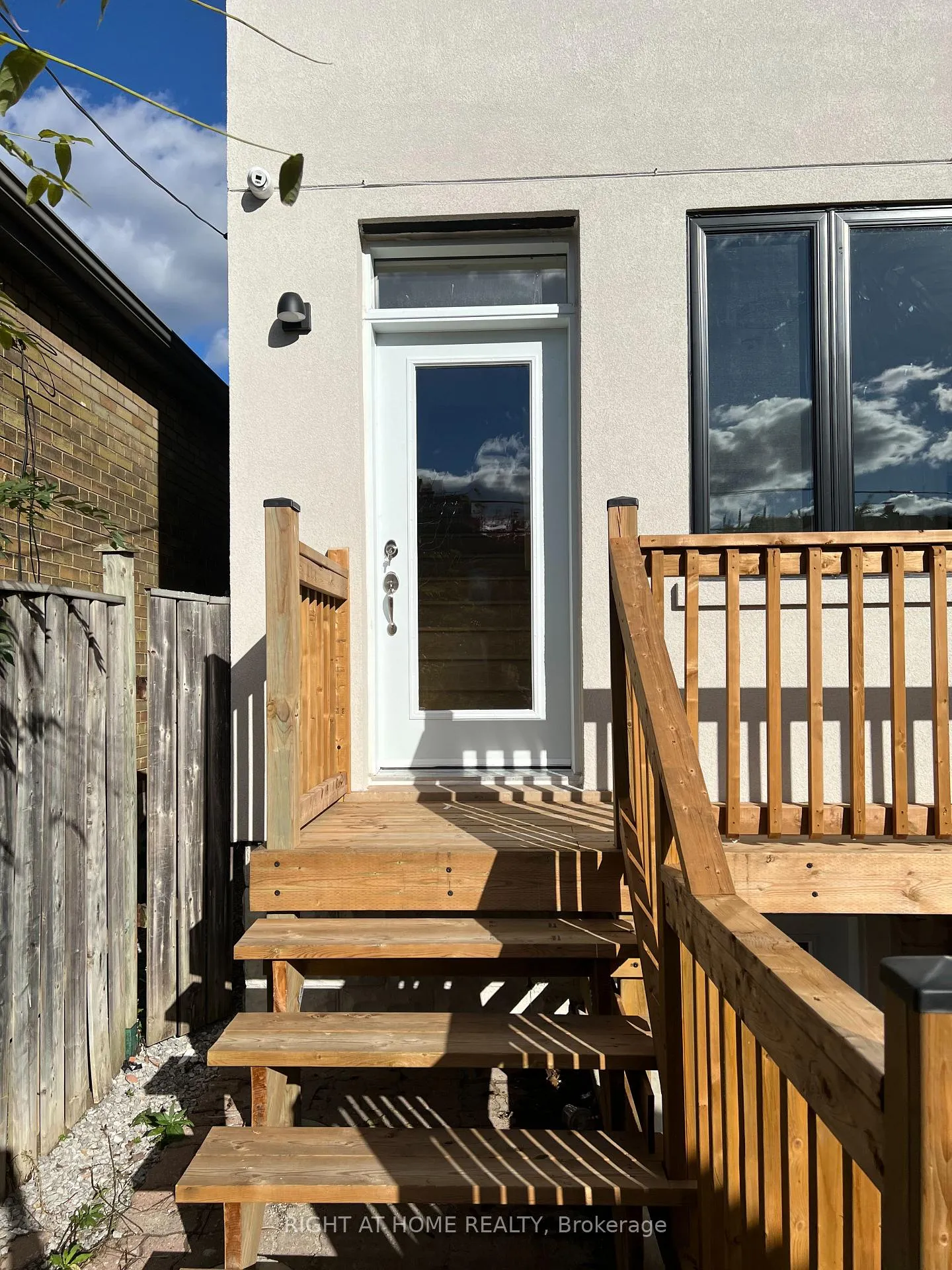Photo 3 of Unit 3, 32 Cadorna Avenue, Toronto, Danforth Village-East York — HOMEH