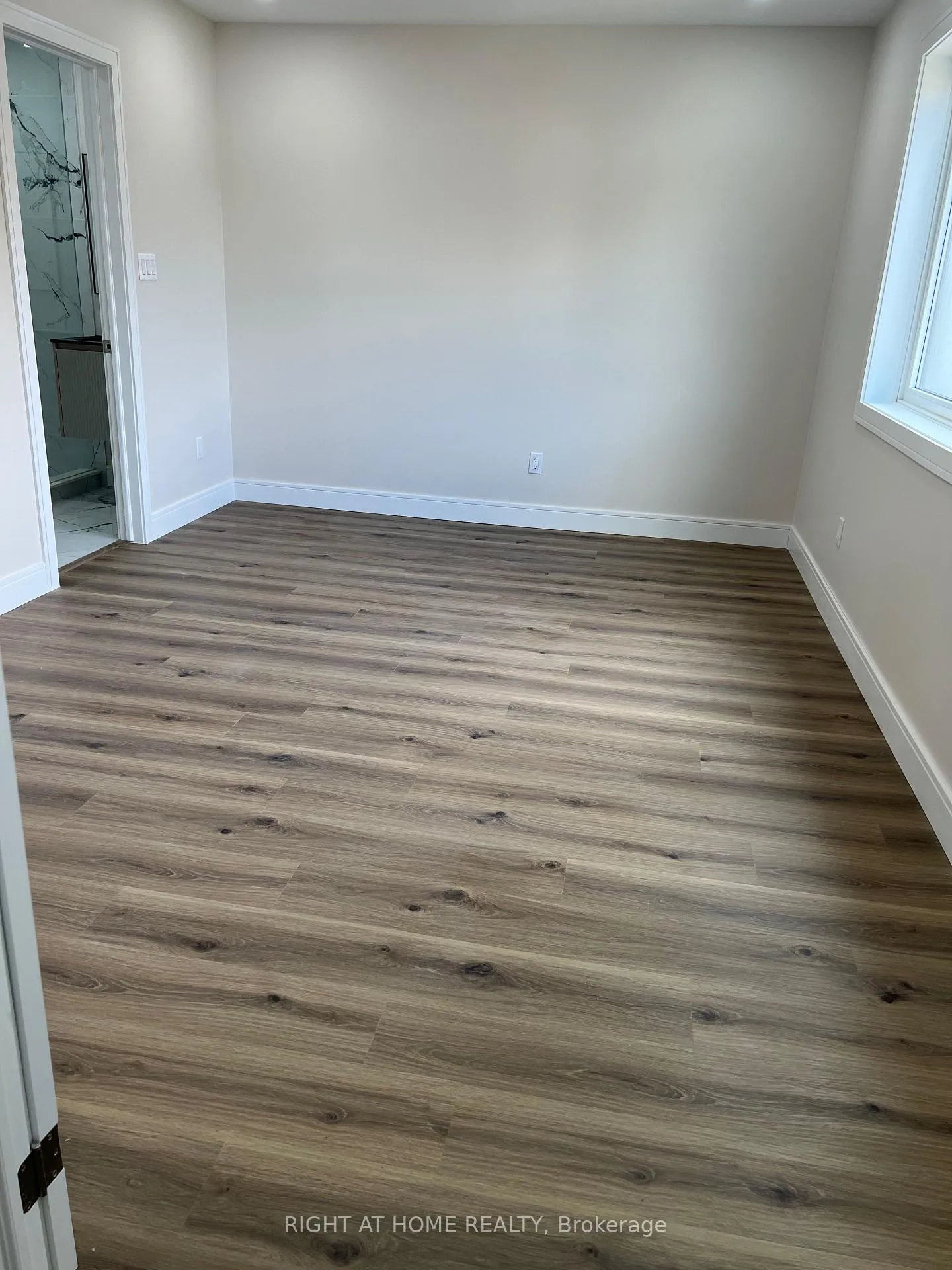 Photo 4 of Unit 3, 32 Cadorna Avenue, Toronto, Danforth Village-East York — HOMEH