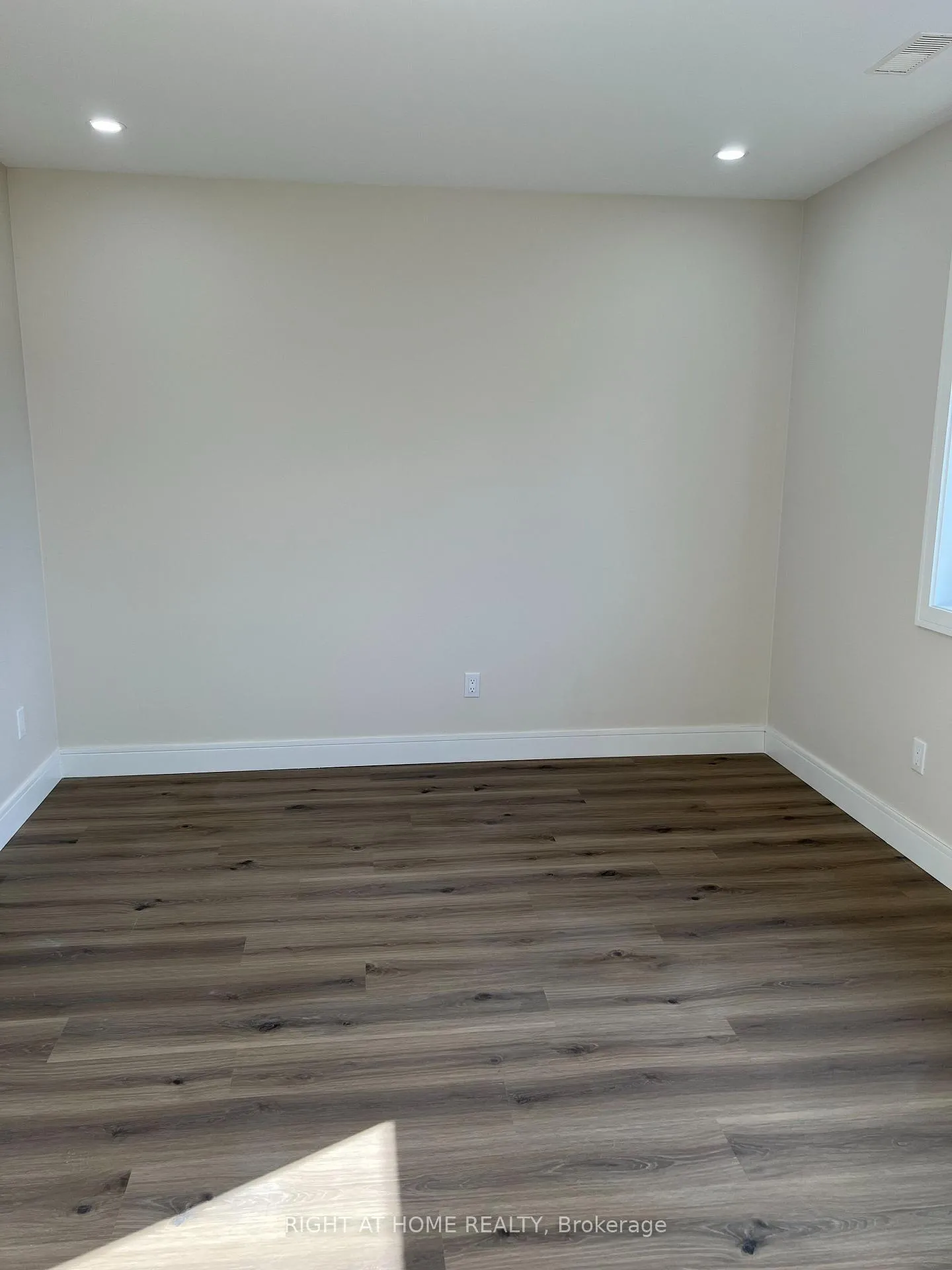 Photo 6 of Unit 3, 32 Cadorna Avenue, Toronto, Danforth Village-East York — HOMEH