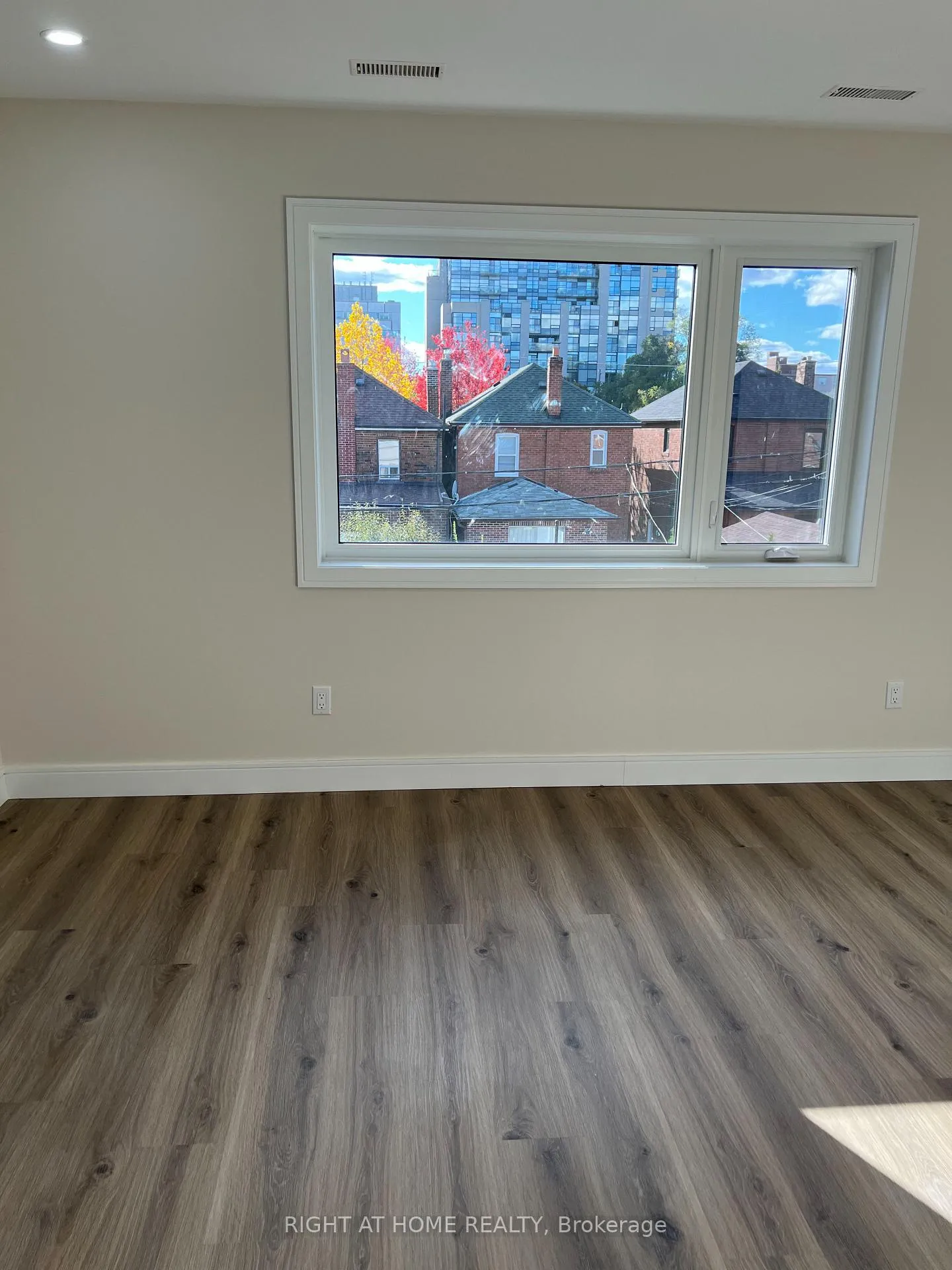 Photo 7 of Unit 3, 32 Cadorna Avenue, Toronto, Danforth Village-East York — HOMEH