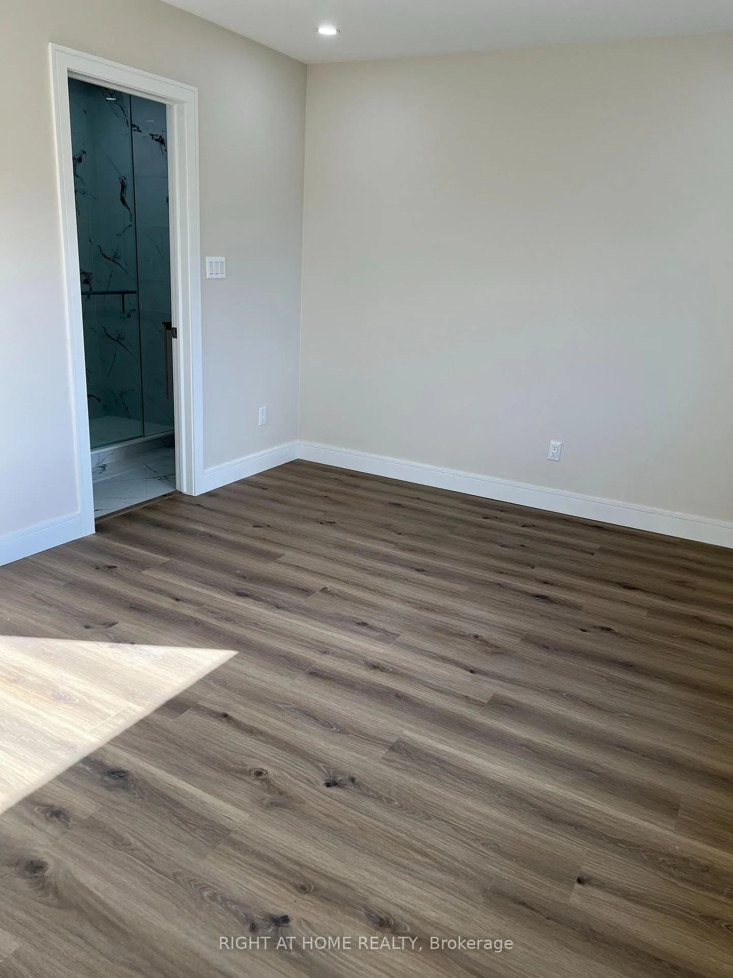 Photo 8 of Unit 3, 32 Cadorna Avenue, Toronto, Danforth Village-East York — HOMEH