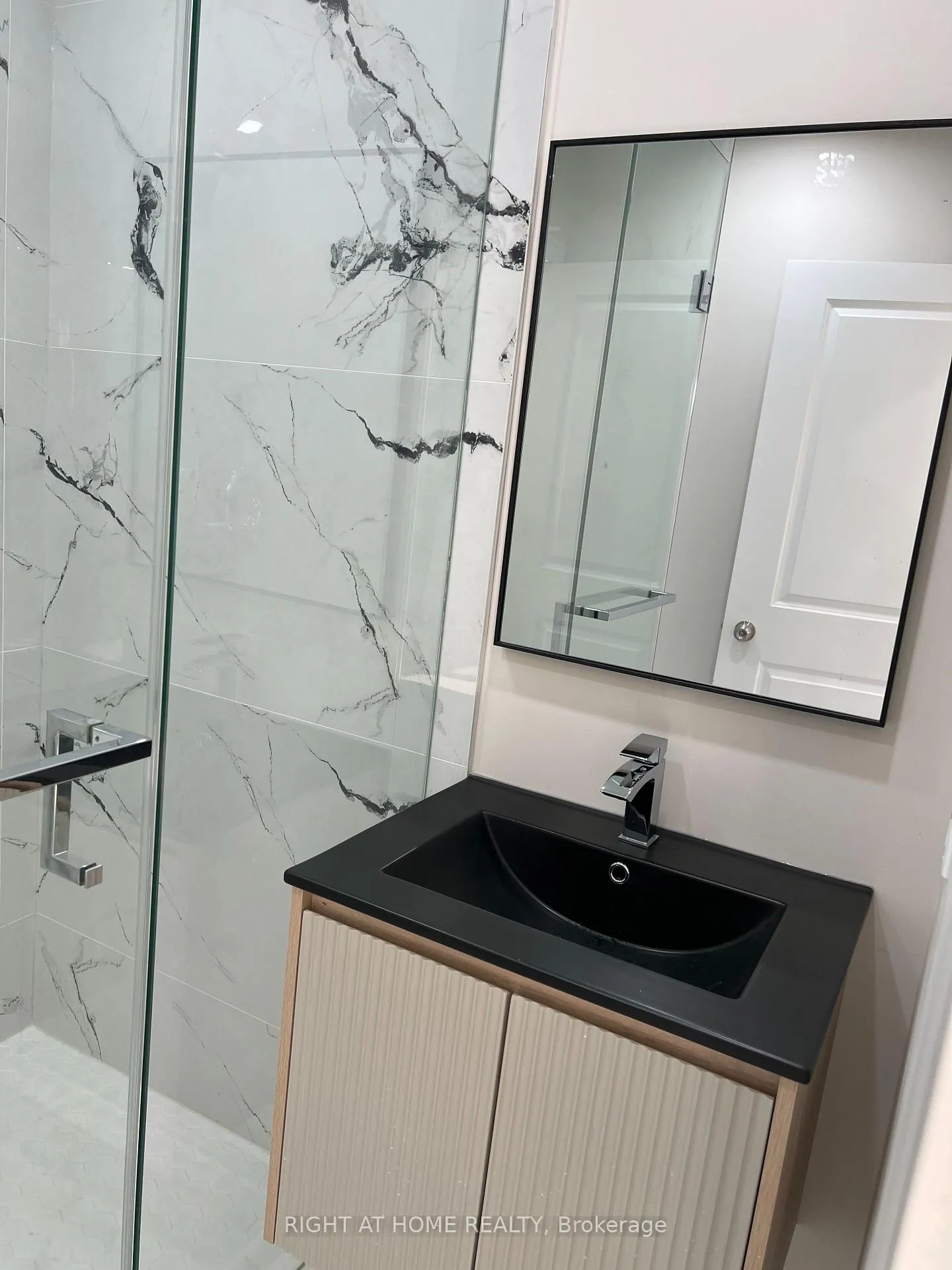 Photo 9 of Unit 3, 32 Cadorna Avenue, Toronto, Danforth Village-East York — HOMEH