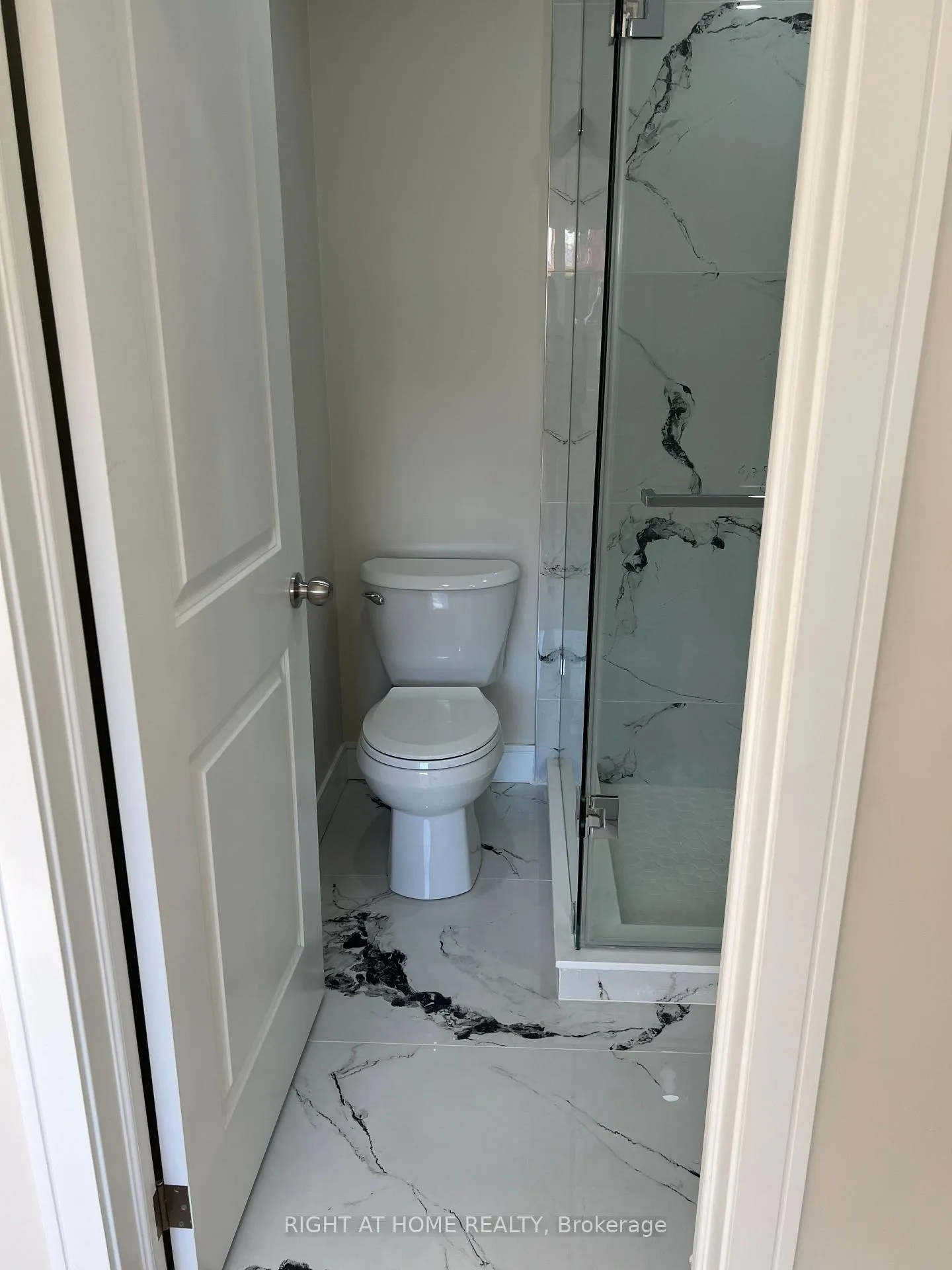 Photo 10 of Unit 3, 32 Cadorna Avenue, Toronto, Danforth Village-East York — HOMEH