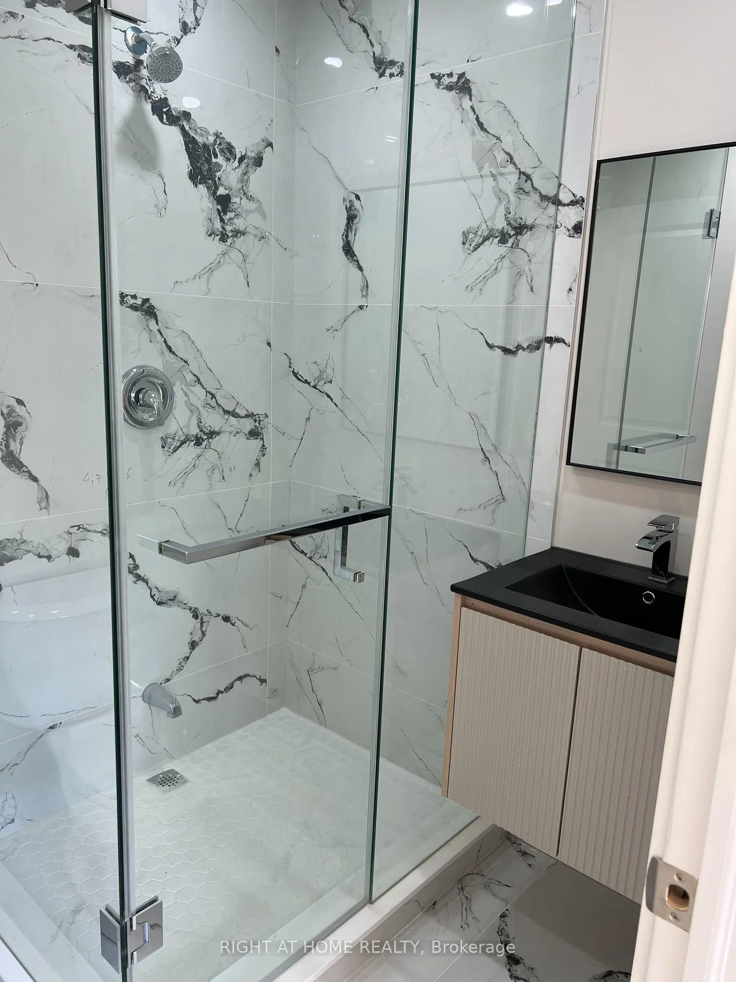 Photo 11 of Unit 3, 32 Cadorna Avenue, Toronto, Danforth Village-East York — HOMEH