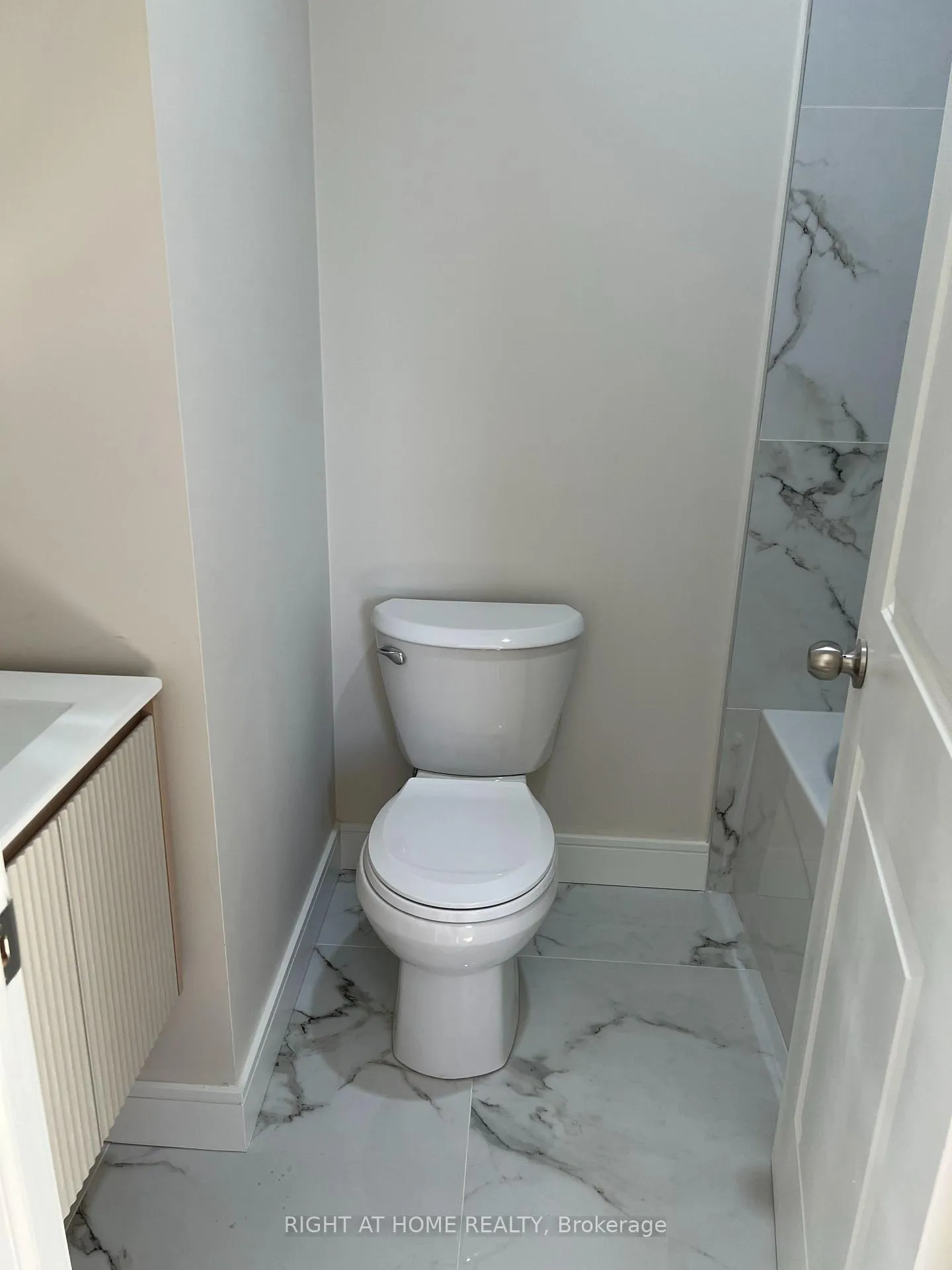 Photo 12 of Unit 3, 32 Cadorna Avenue, Toronto, Danforth Village-East York — HOMEH