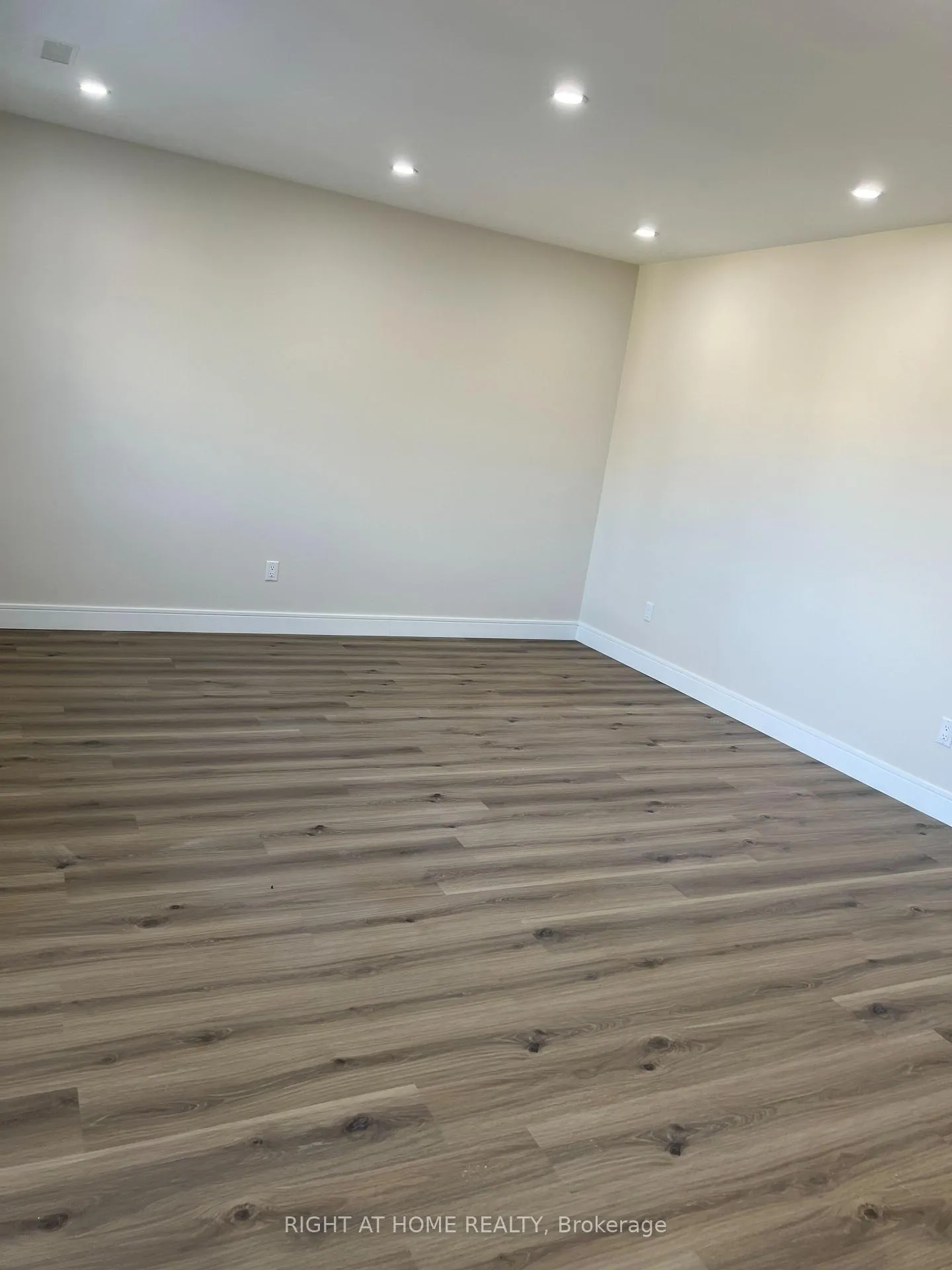 Photo 20 of Unit 3, 32 Cadorna Avenue, Toronto, Danforth Village-East York — HOMEH