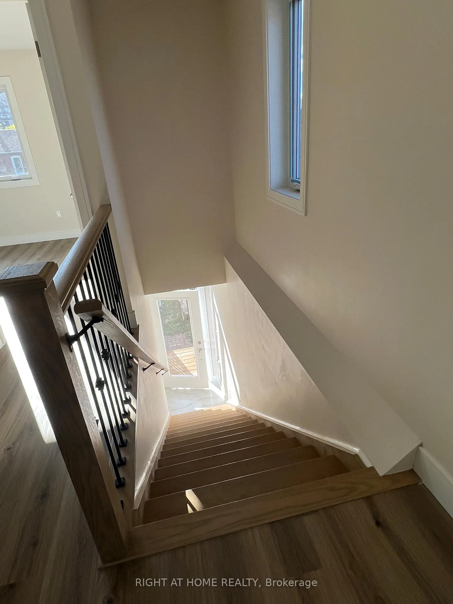 Photo 27 of Unit 3, 32 Cadorna Avenue, Toronto, Danforth Village-East York — HOMEH