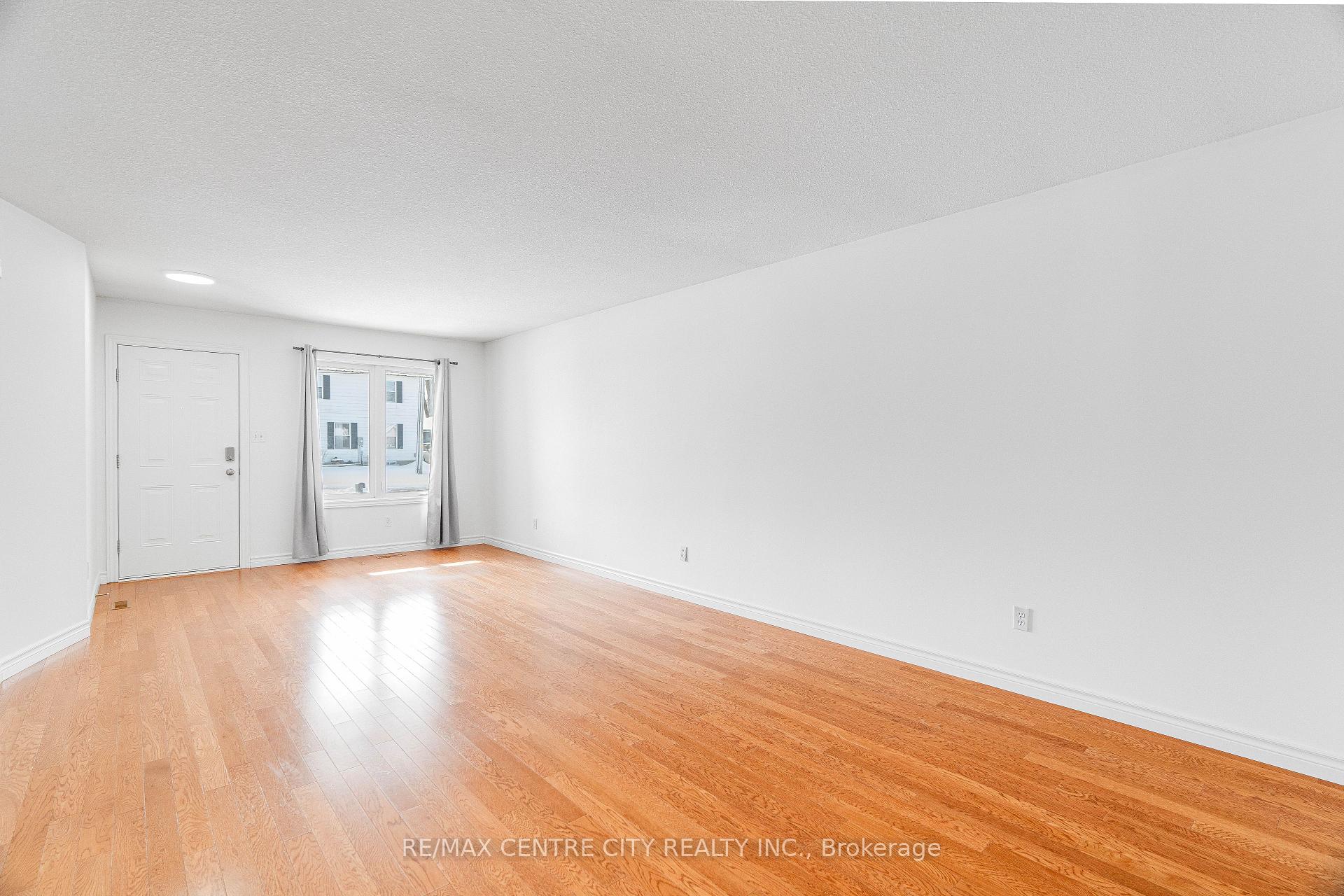 Photo 5 of 153 Maitland Street, Strathroy-Caradoc, NW — HOMEH