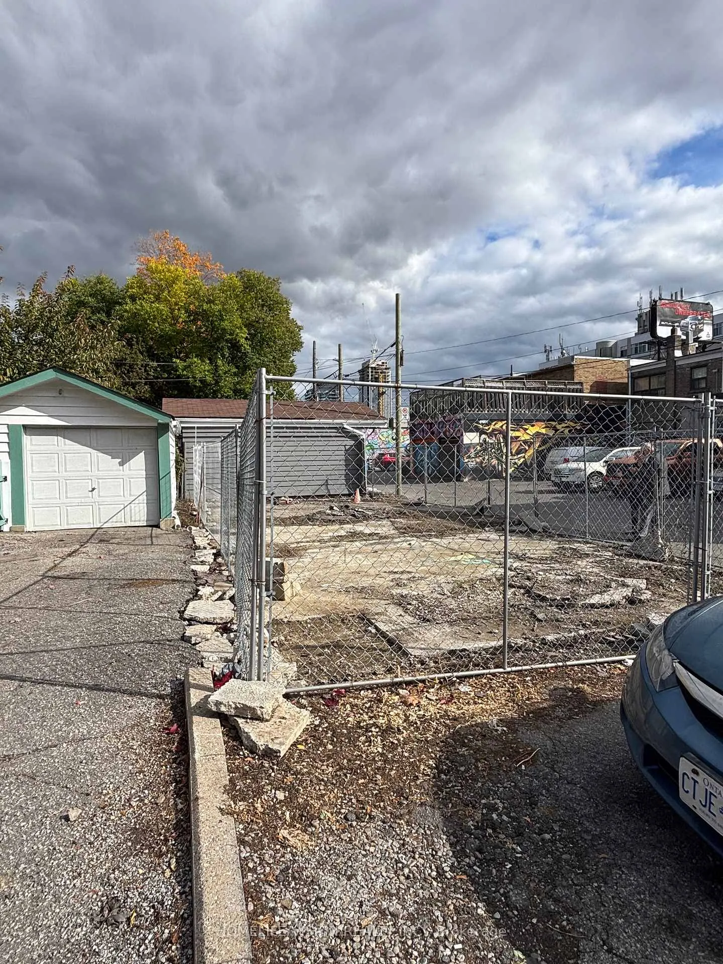 Photo 4 of Sutherland Drive, Toronto, Leaside — HOMEH