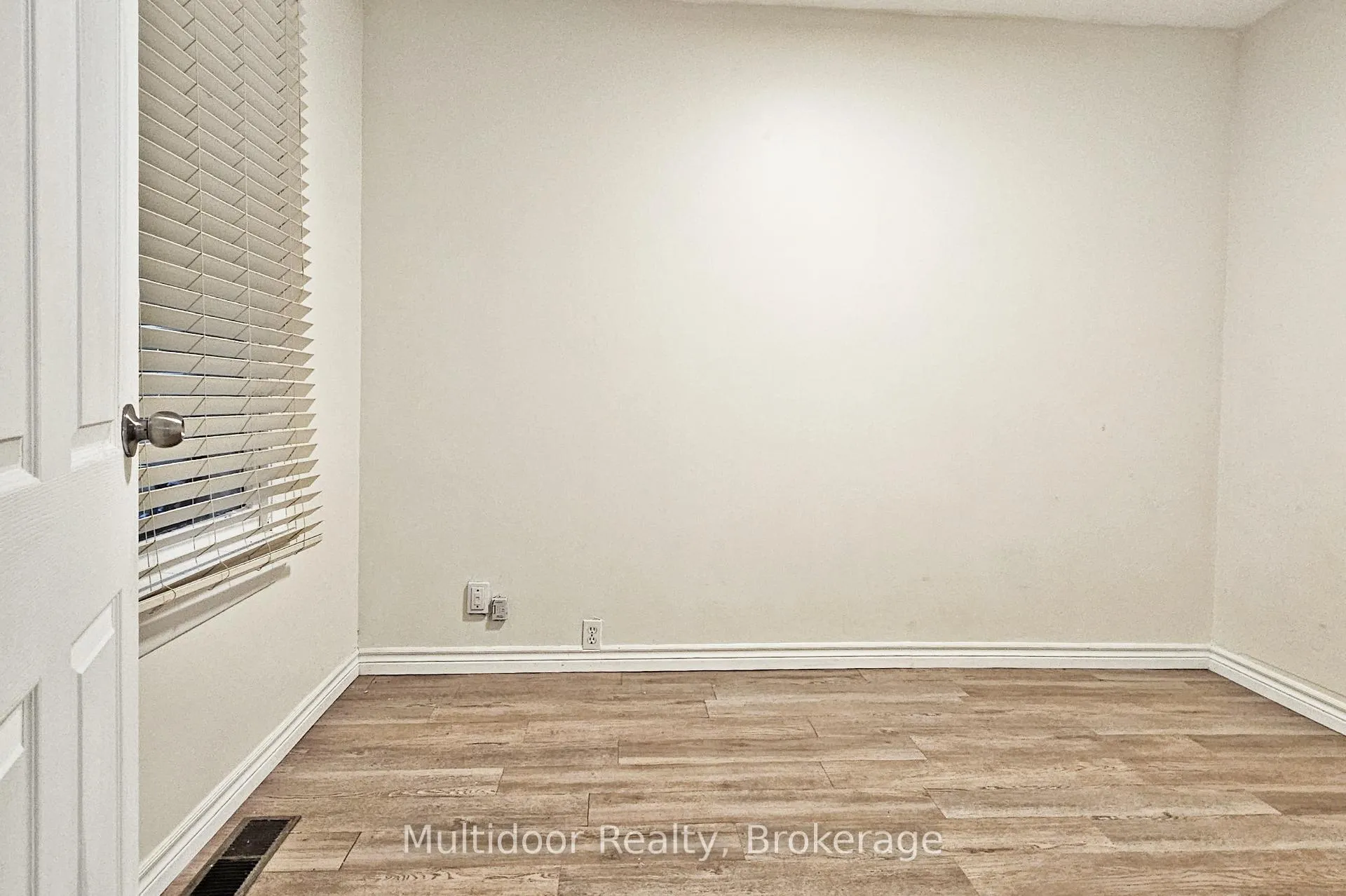 Photo 5 of 260 Glebemount Avenue, Toronto, Danforth Village-East York — HOMEH