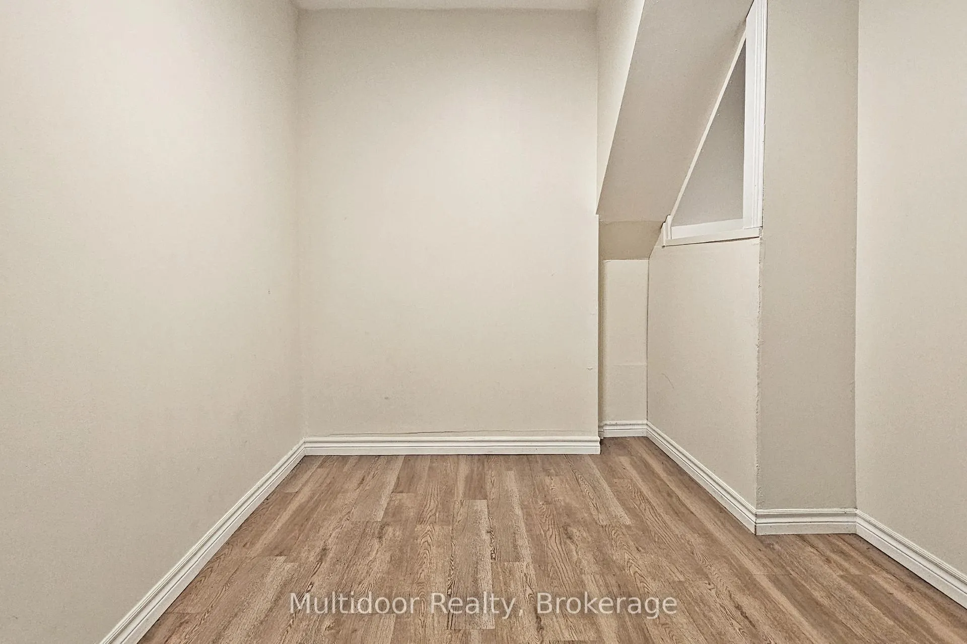 Photo 6 of 260 Glebemount Avenue, Toronto, Danforth Village-East York — HOMEH