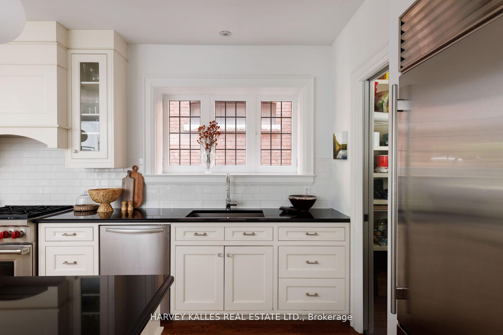 Photo 14 of 8 Edgewood Crescent, Toronto, Rosedale-Moore Park — HOMEH