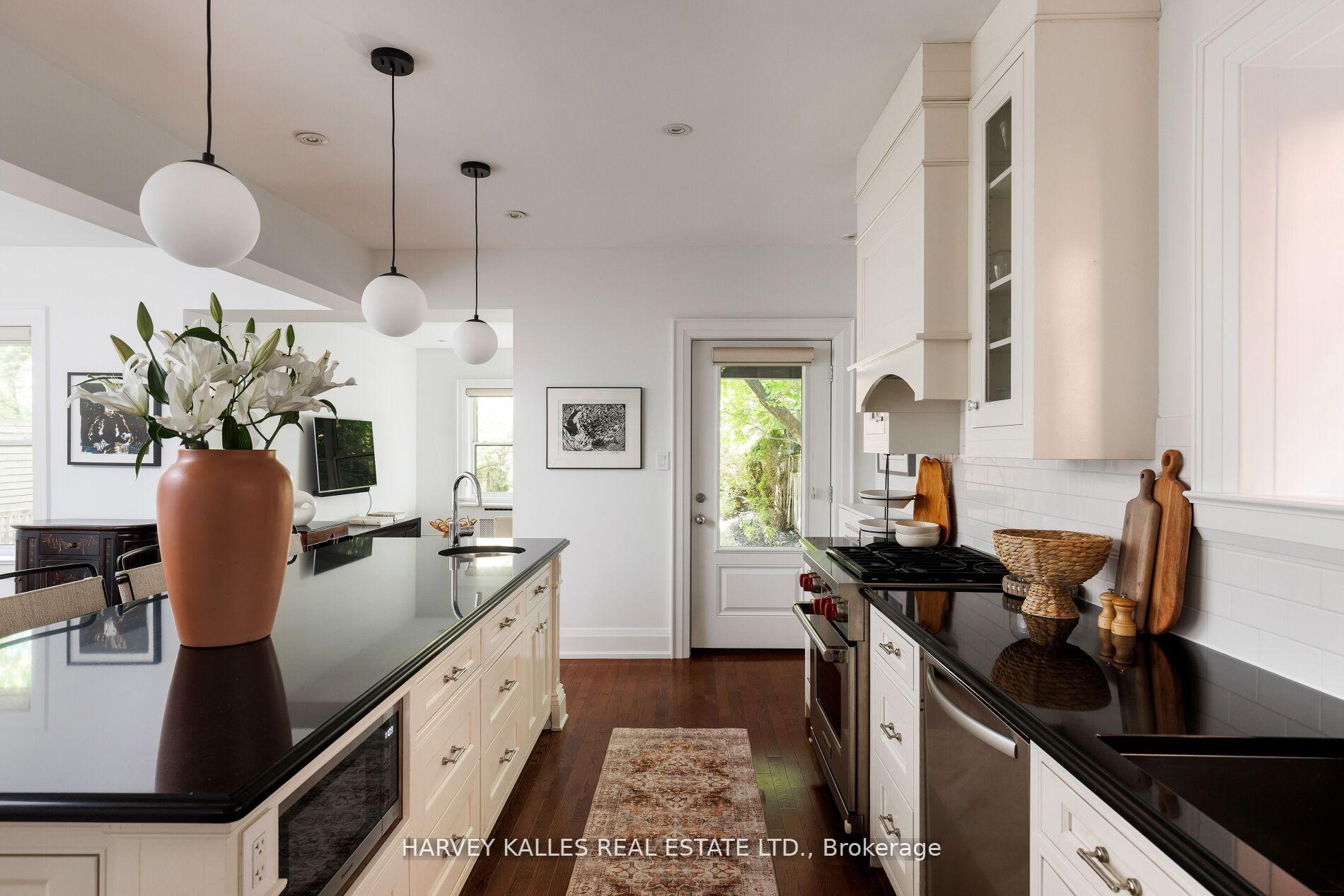 Photo 15 of 8 Edgewood Crescent, Toronto, Rosedale-Moore Park — HOMEH