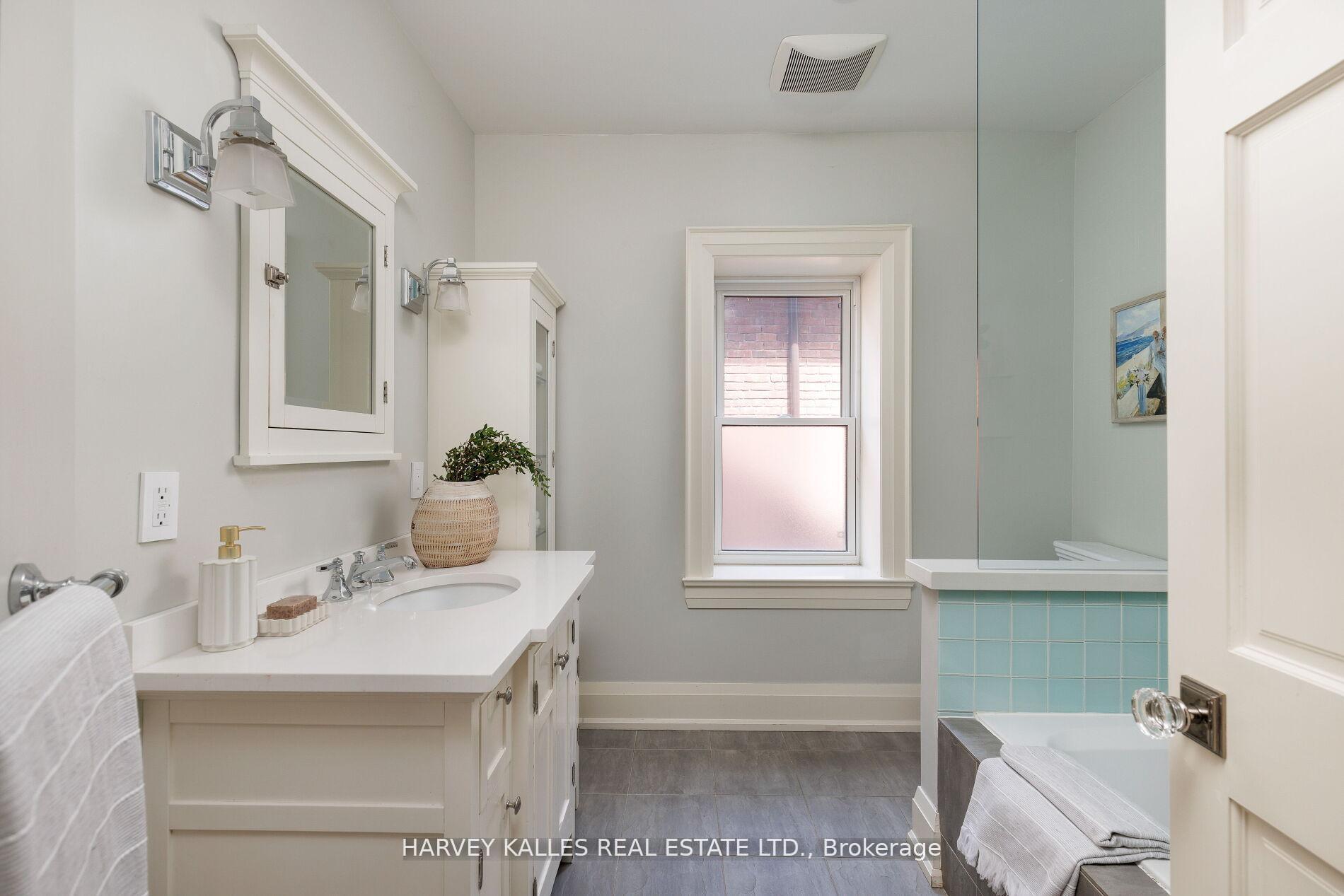 Photo 24 of 8 Edgewood Crescent, Toronto, Rosedale-Moore Park — HOMEH