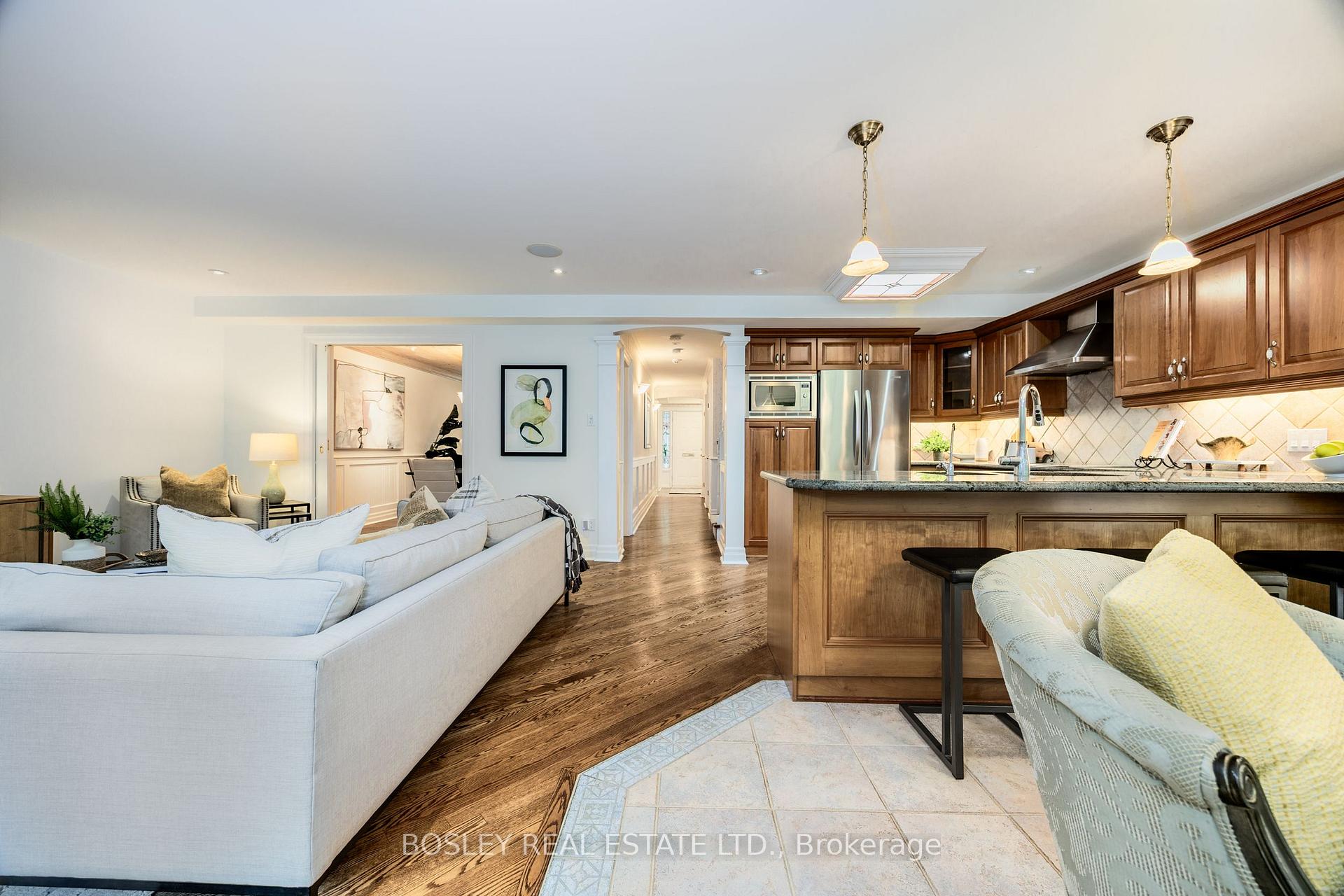 Photo 13 of 112 Brentcliffe Road, Toronto, Leaside — HOMEH
