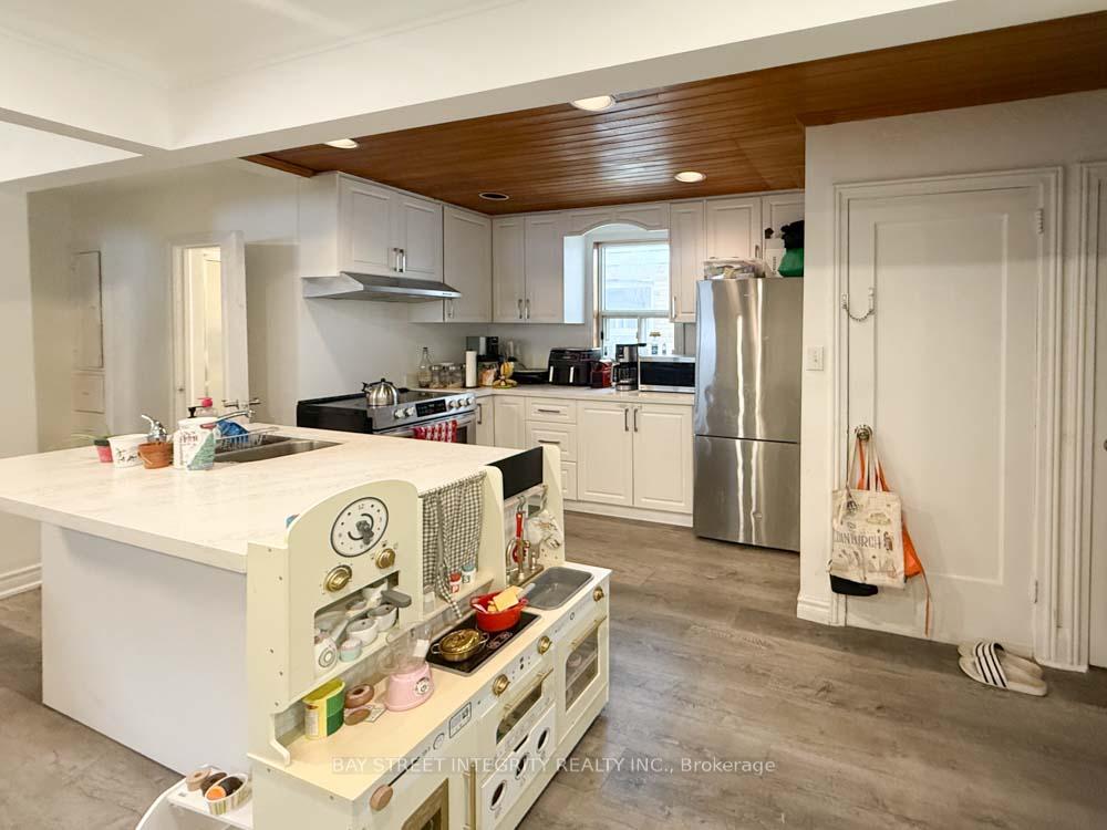 Photo 5 of Unit Upper, 315 Laird Drive, Toronto, Leaside — HOMEH