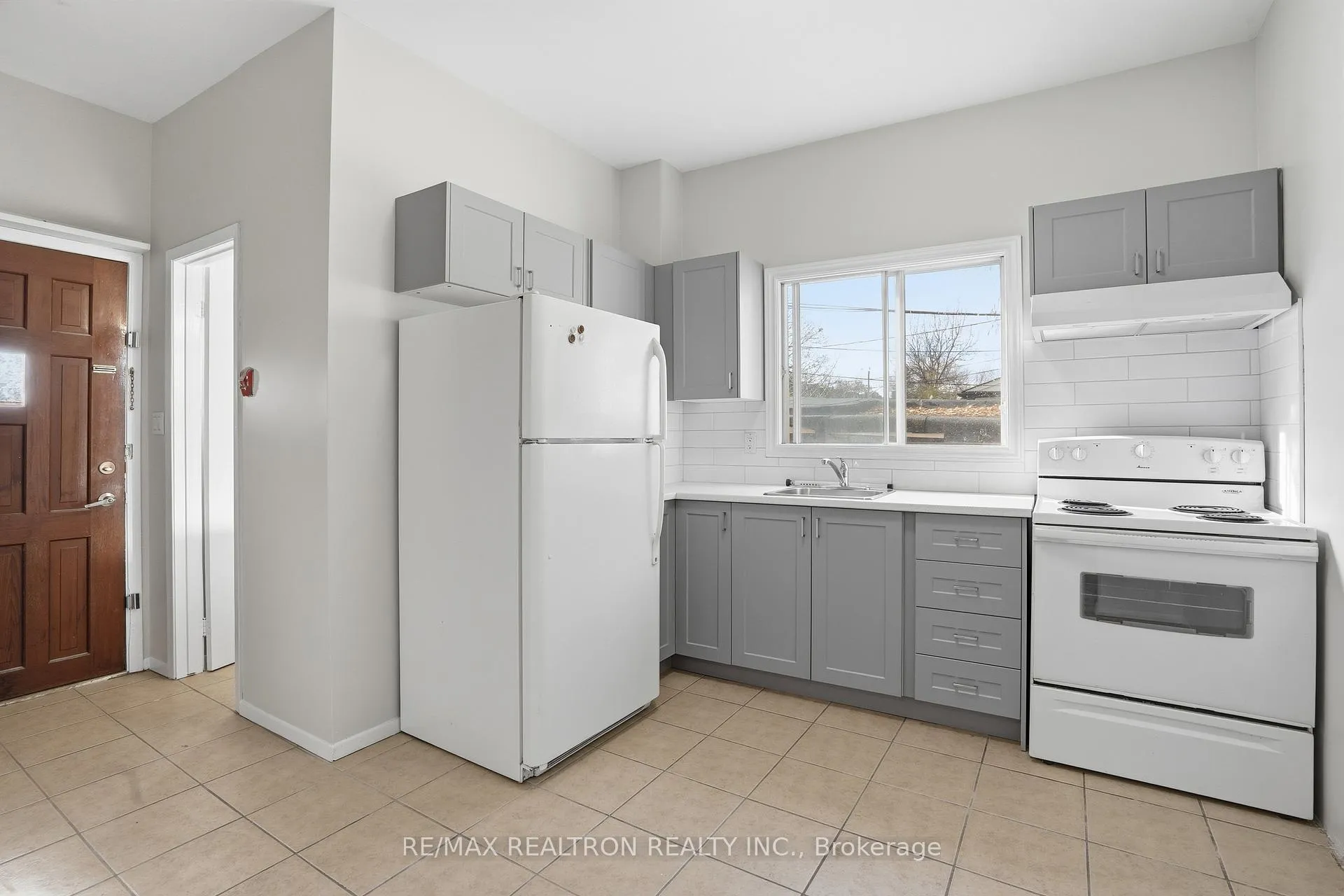 Photo 4 of Unit Apt 2, 82 Donlands Avenue, Toronto, Danforth — HOMEH