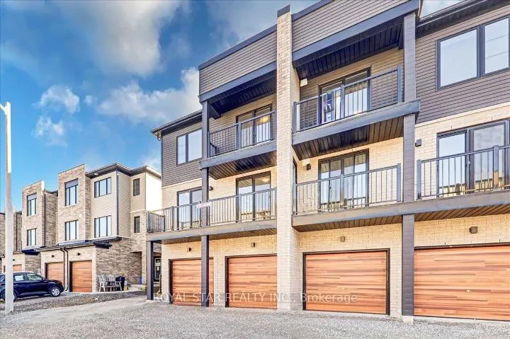 Photo 3 of Unit 2, 14 Pumpkin Cor Crescent, Barrie, Innis-Shore — HOMEH