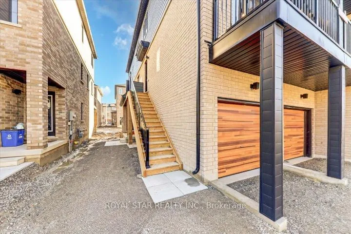 Photo 5 of Unit 2, 14 Pumpkin Cor Crescent, Barrie, Innis-Shore — HOMEH