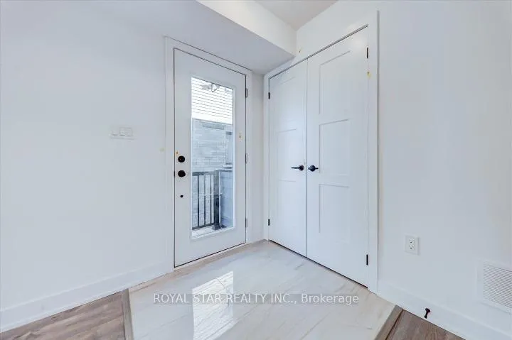 Photo 7 of Unit 2, 14 Pumpkin Cor Crescent, Barrie, Innis-Shore — HOMEH