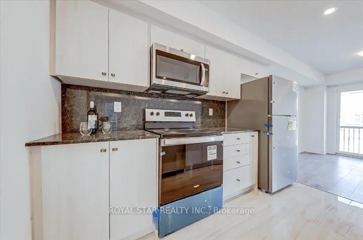 Photo 15 of Unit 2, 14 Pumpkin Cor Crescent, Barrie, Innis-Shore — HOMEH