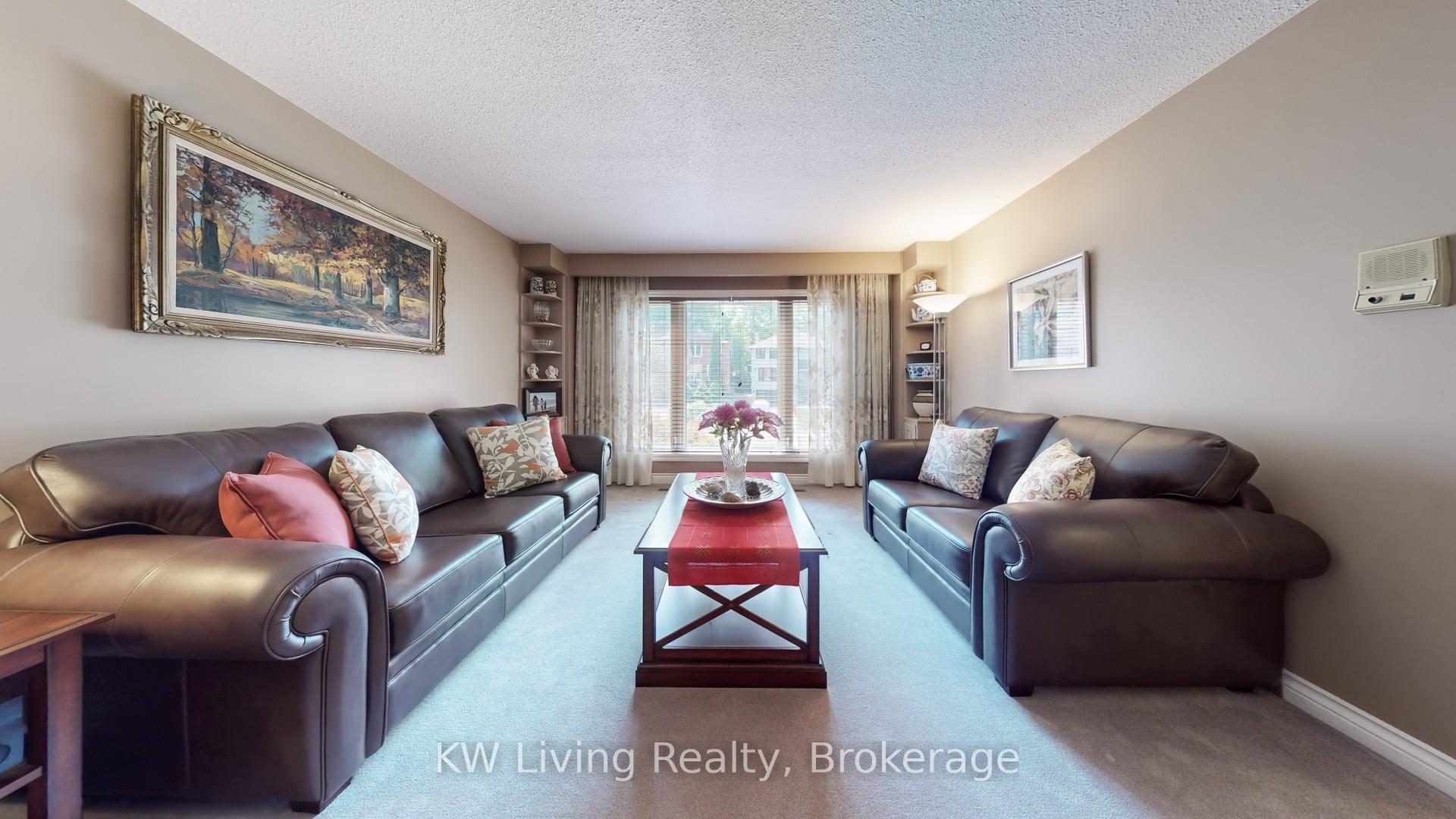 Photo 3 of 17 Woodvale Crescent, Toronto, East York — HOMEH