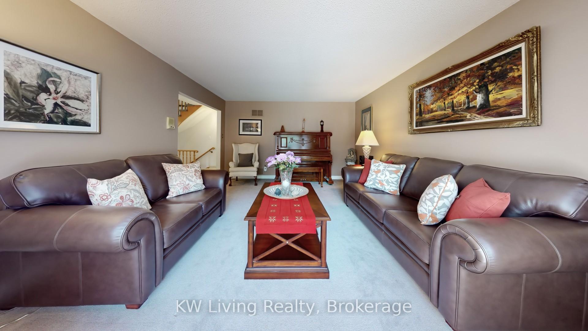Photo 4 of 17 Woodvale Crescent, Toronto, East York — HOMEH
