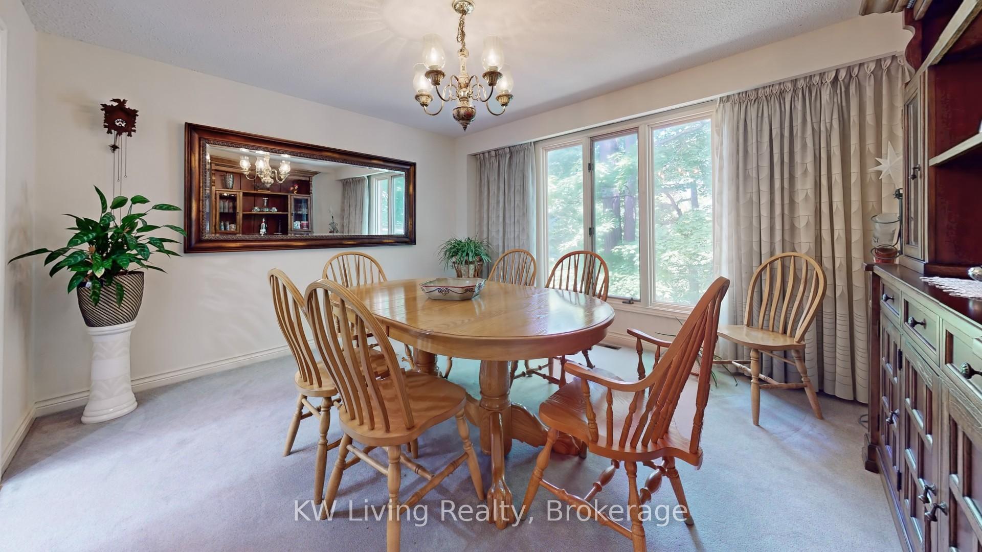 Photo 5 of 17 Woodvale Crescent, Toronto, East York — HOMEH