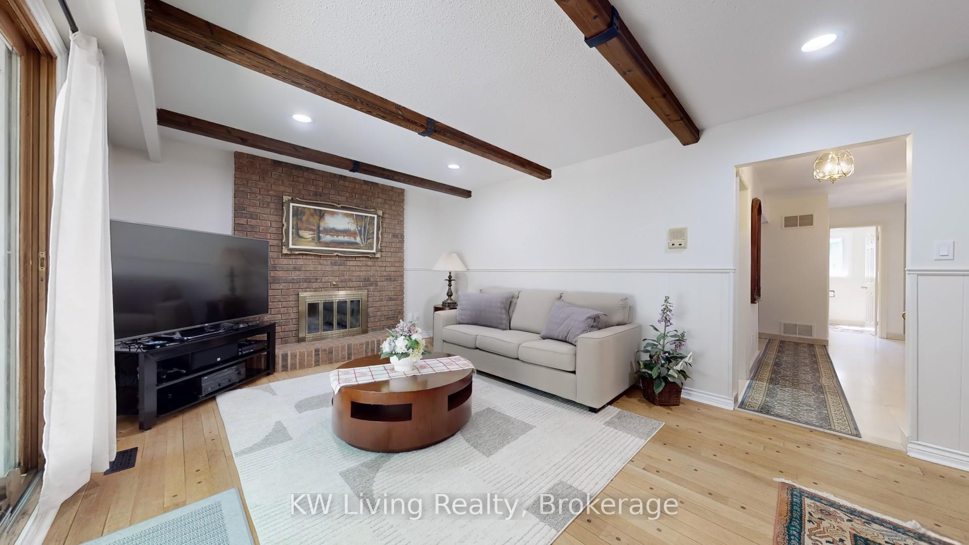 Photo 8 of 17 Woodvale Crescent, Toronto, East York — HOMEH