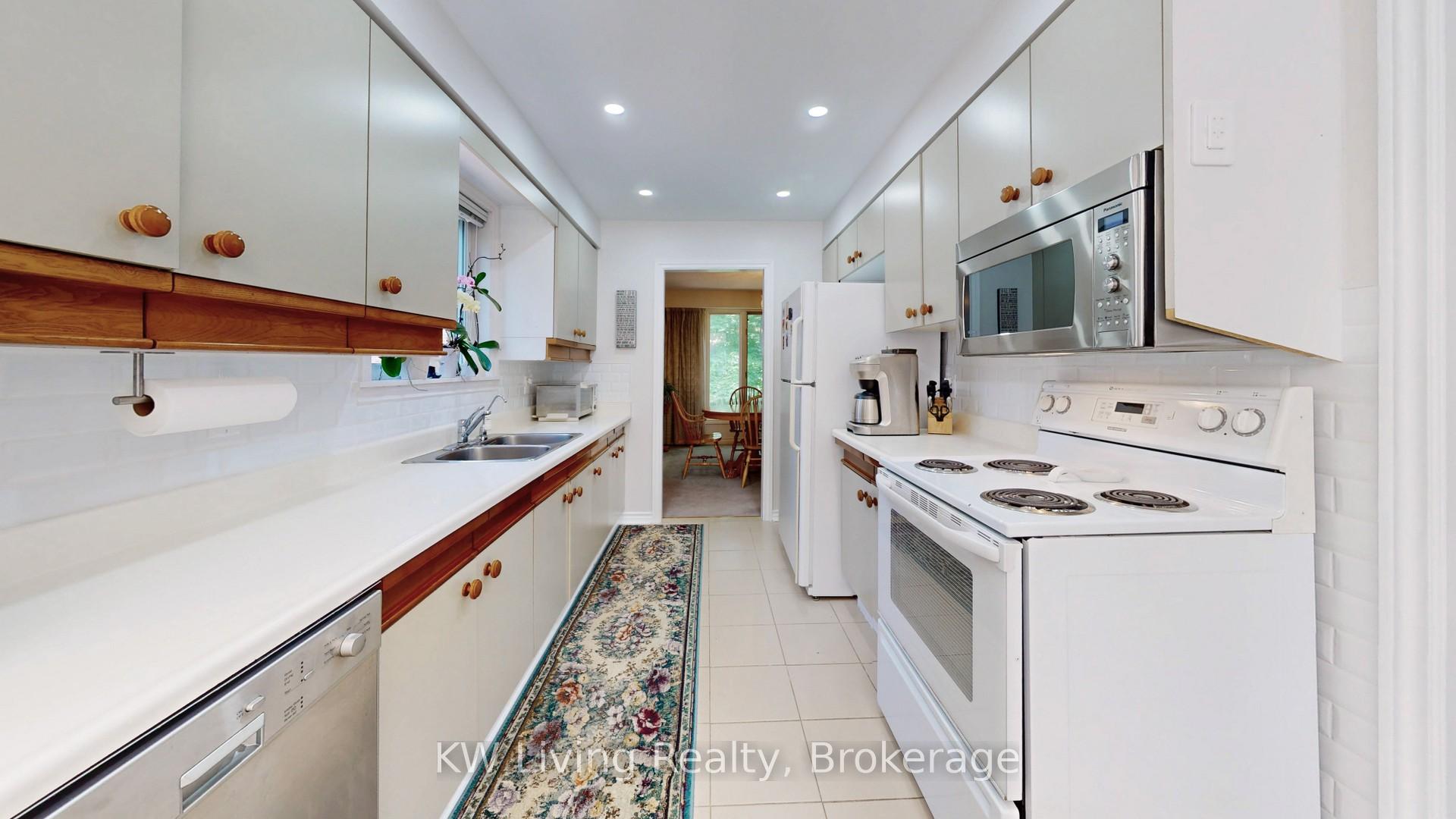 Photo 9 of 17 Woodvale Crescent, Toronto, East York — HOMEH