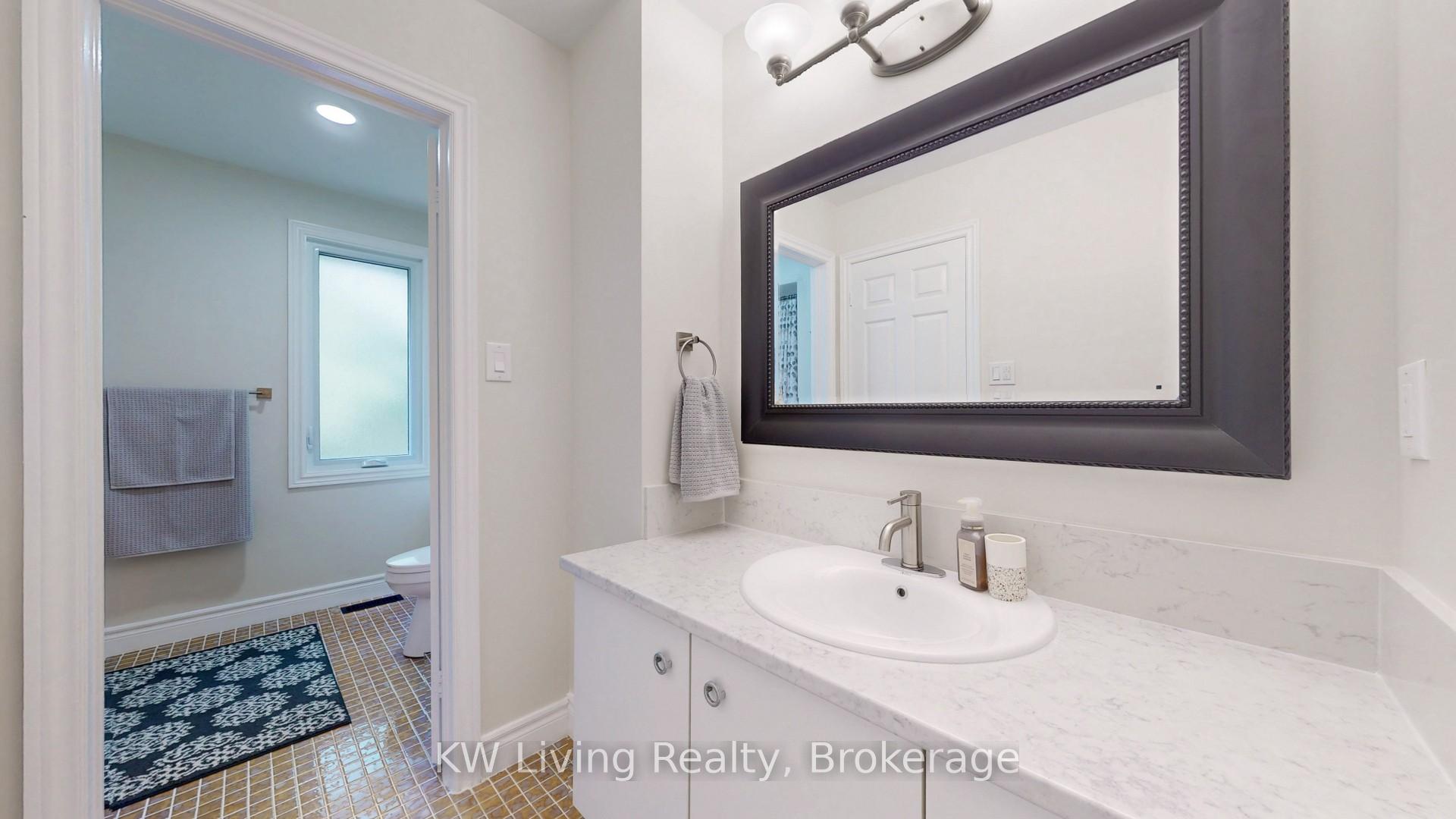 Photo 20 of 17 Woodvale Crescent, Toronto, East York — HOMEH