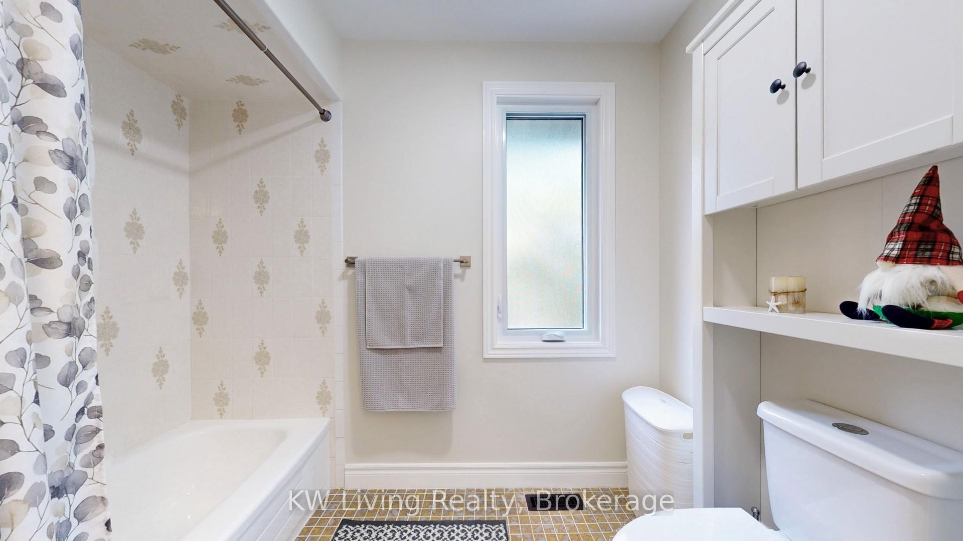 Photo 21 of 17 Woodvale Crescent, Toronto, East York — HOMEH