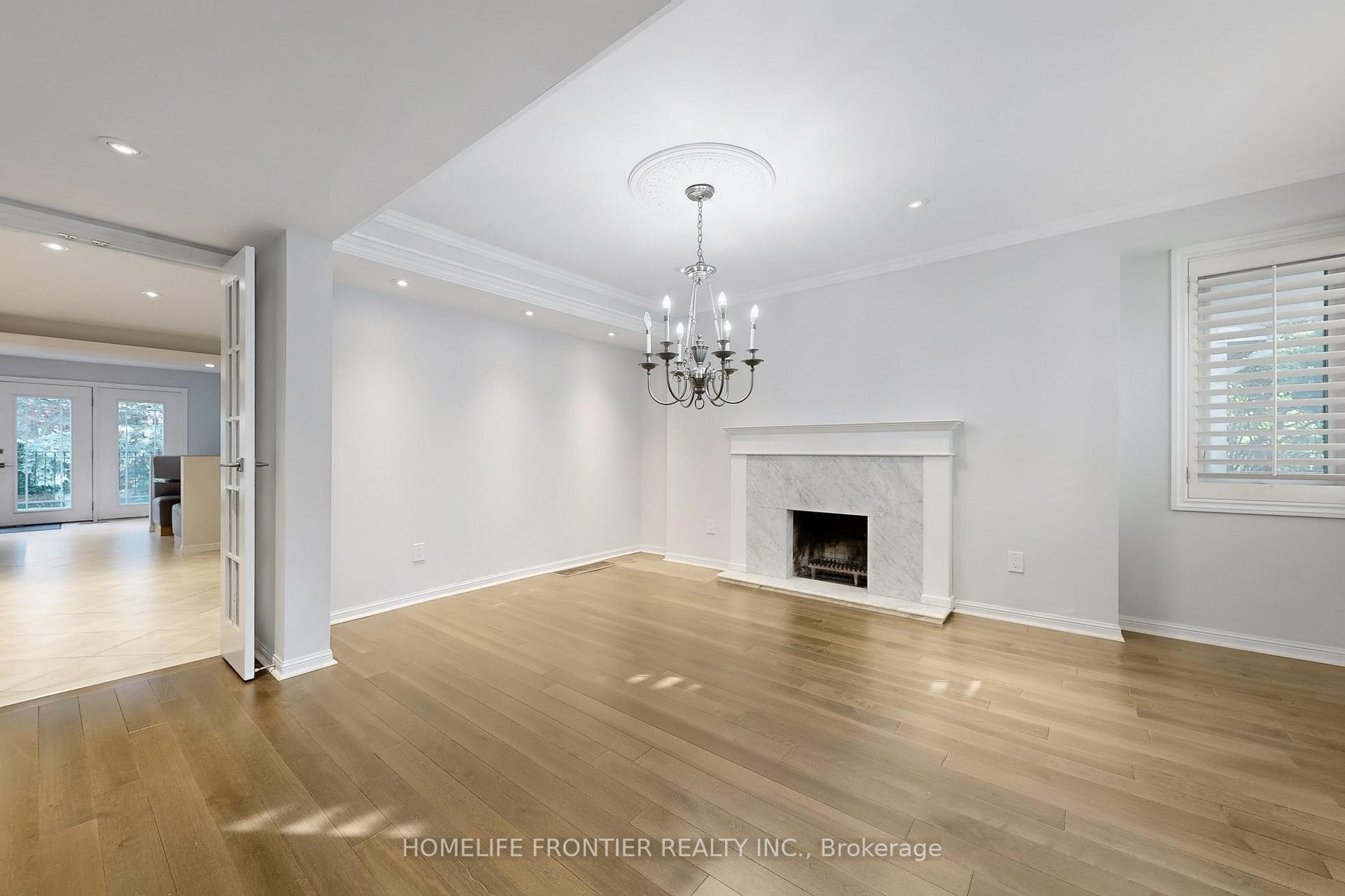 Photo 4 of 23 Nesbitt Drive, Toronto, Leaside — HOMEH