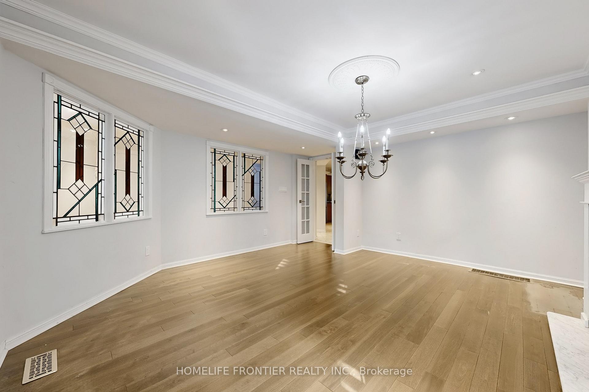Photo 7 of 23 Nesbitt Drive, Toronto, Leaside — HOMEH