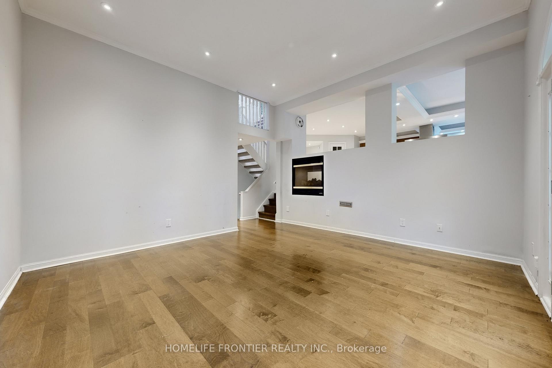 Photo 8 of 23 Nesbitt Drive, Toronto, Leaside — HOMEH